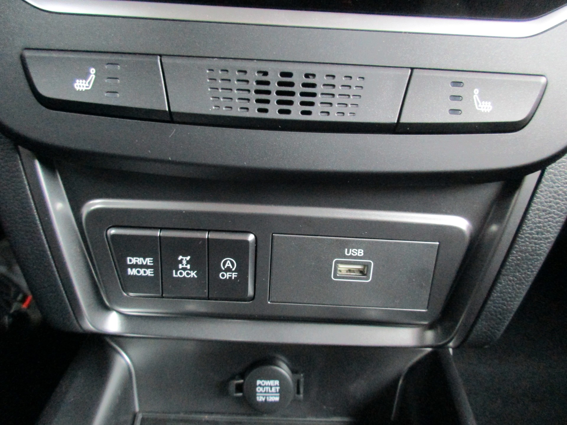 KGM-SsangYong Tivoli 1.5 T GDI Bronze 4WD Automat-image-10