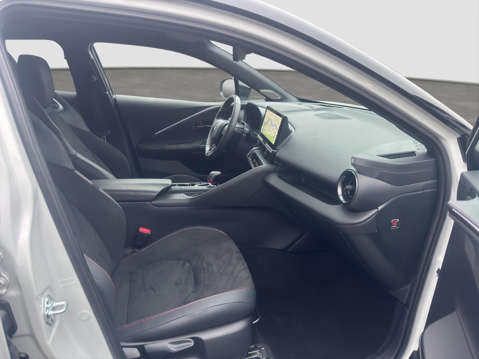 TOYOTA C-HR 2.0 PHEV GR Sport Premiere-image-13