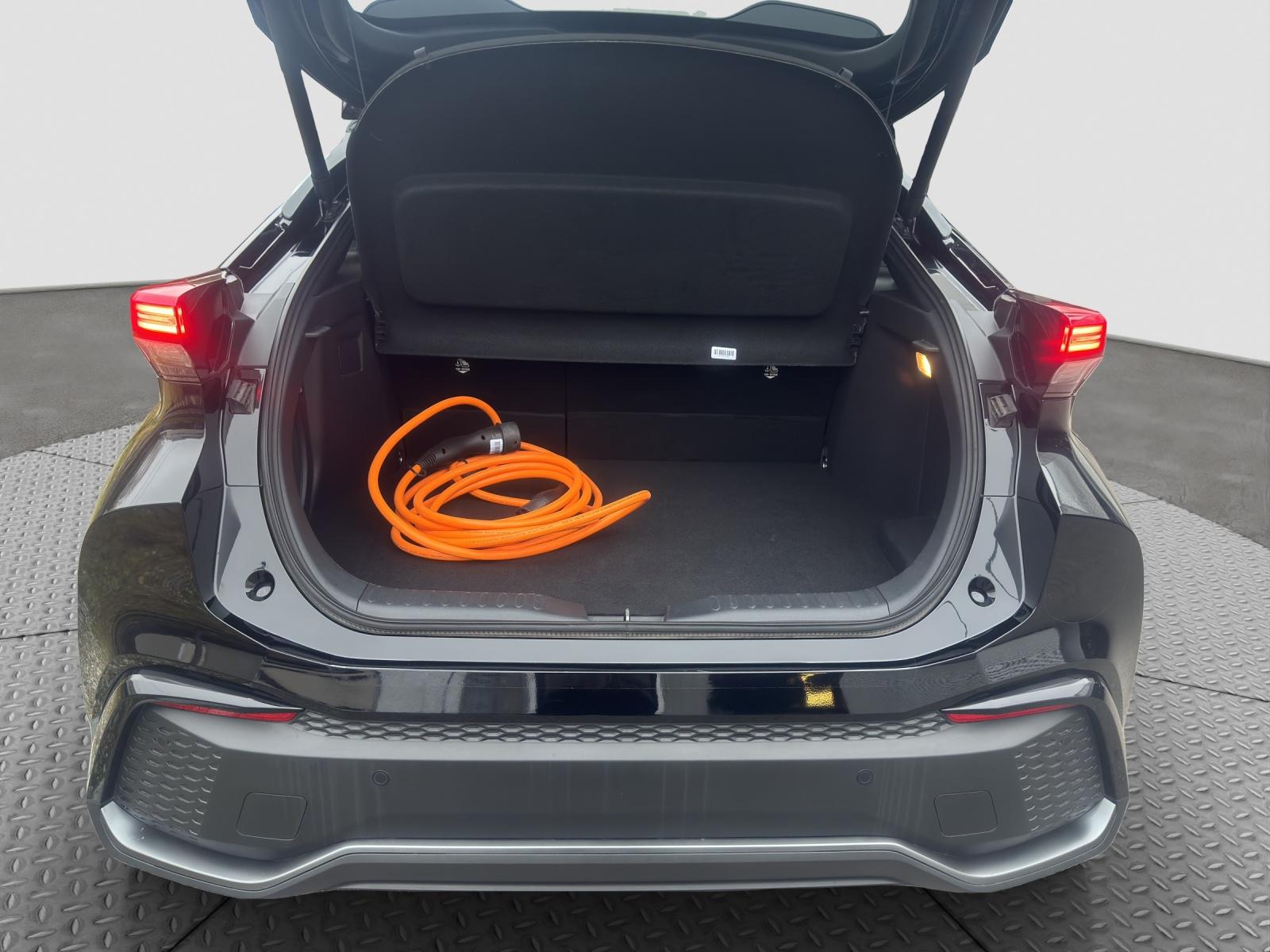 TOYOTA C-HR 2.0 PHEV GR Sport Premiere-image-14