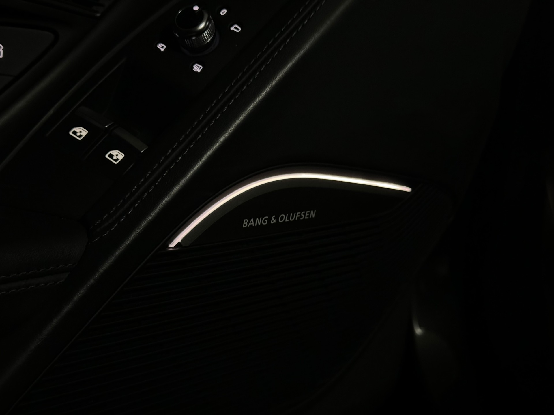 AUDI R8 Coupé performance S-Tronic-image-13