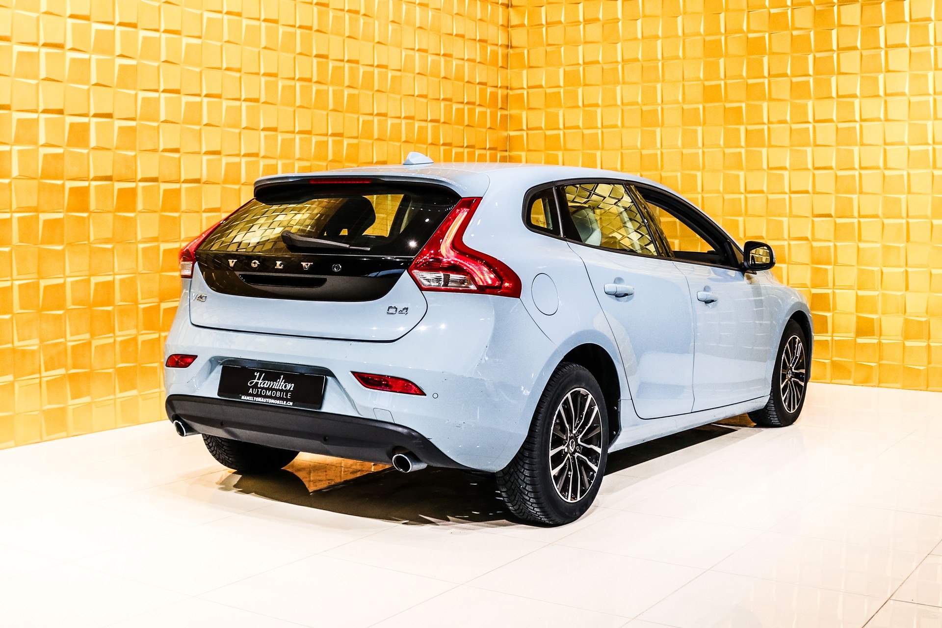 VOLVO V40 D4 Momentum Geartronic-image-5