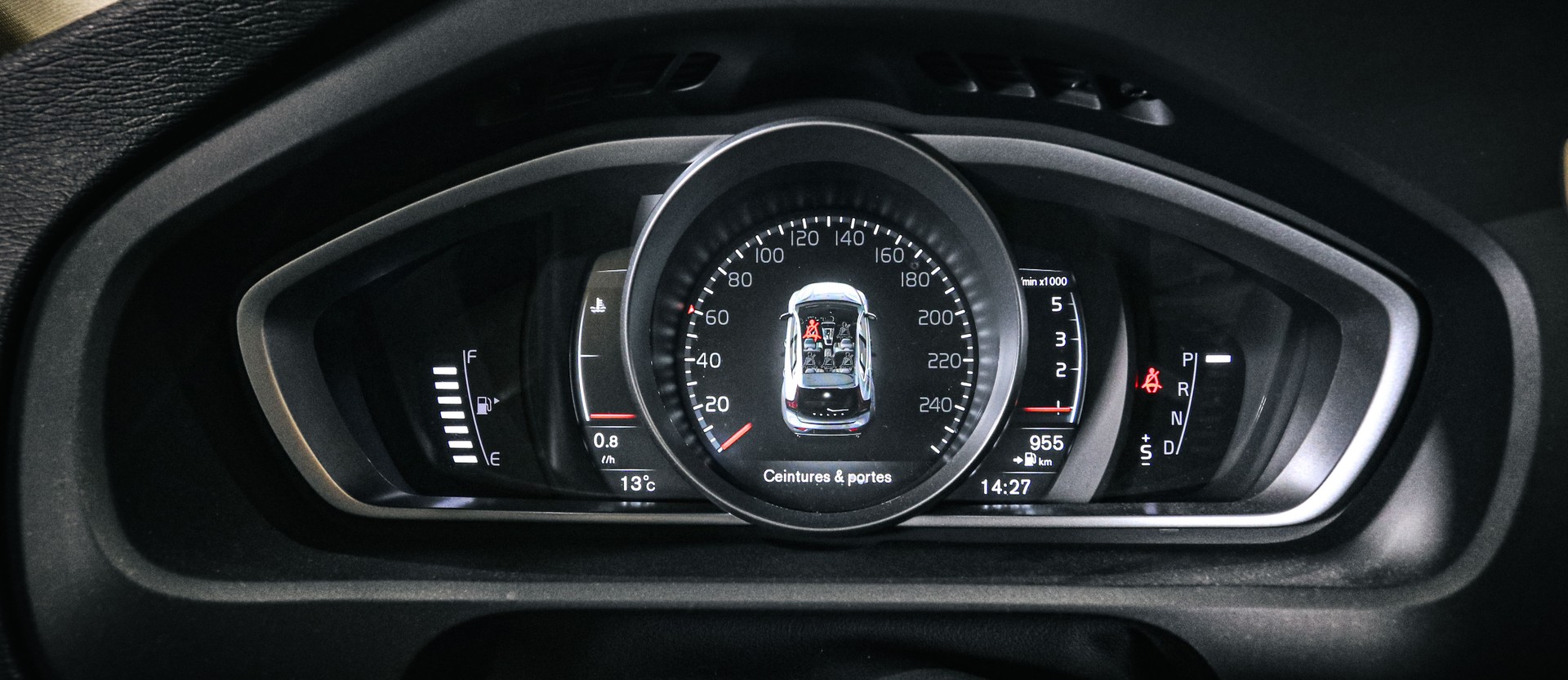 VOLVO V40 D4 Momentum Geartronic-image-14