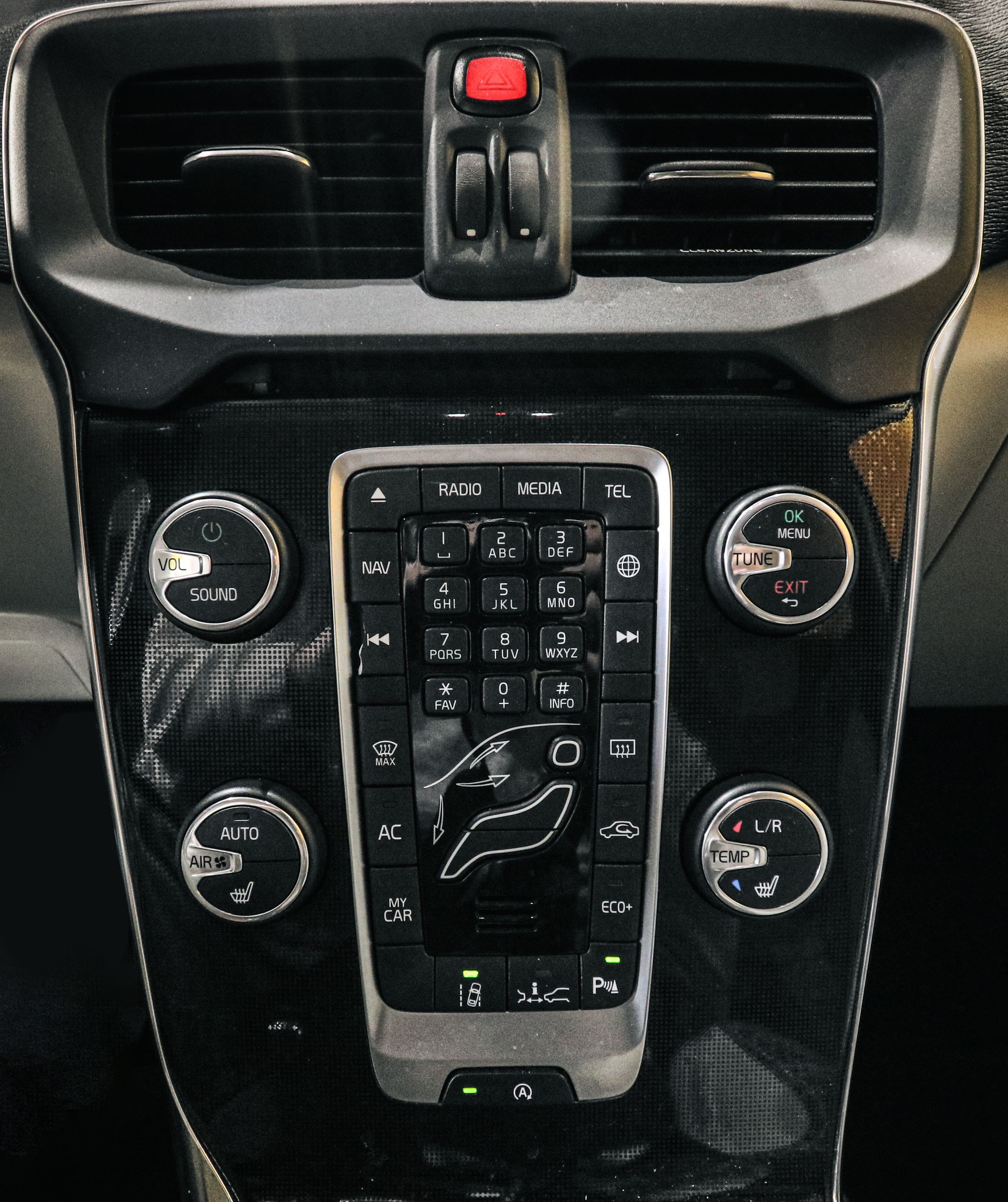 VOLVO V40 D4 Momentum Geartronic-image-17