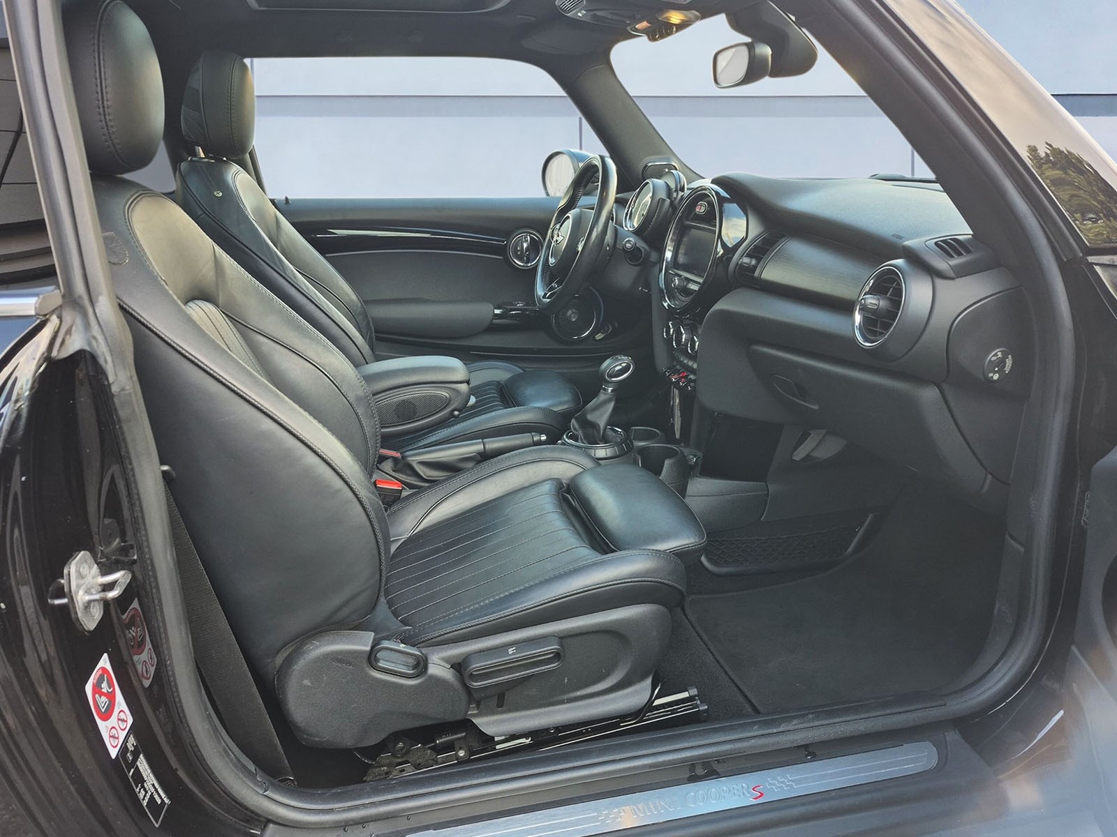 MINI Mini Cooper F56 2.0 SD-image-12