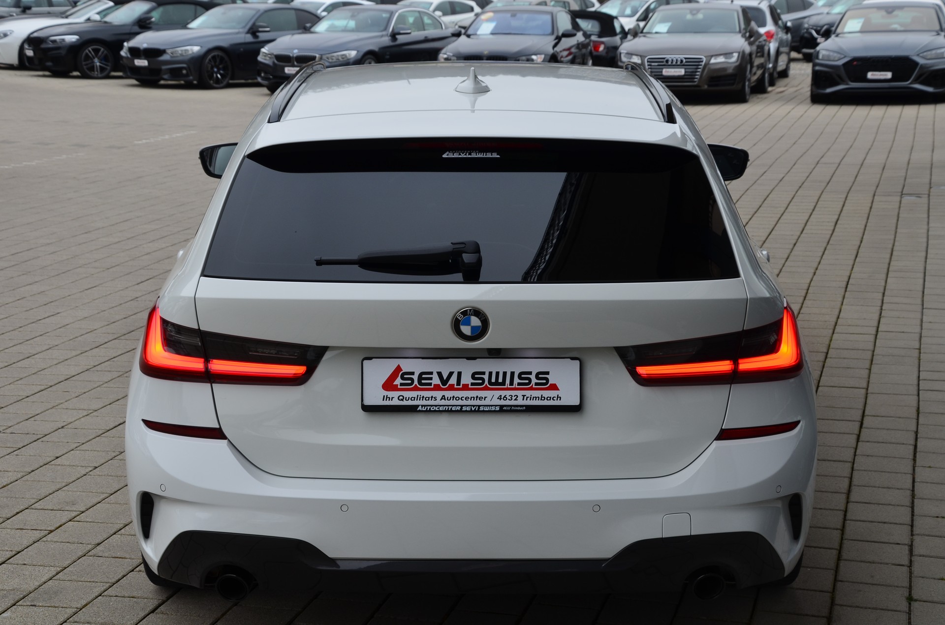 BMW 318d 48V Touring Pure M Sport Steptronic*Frisch ab MFK,1 Jahr oder 20'000km Garantie inkl.*-image-3