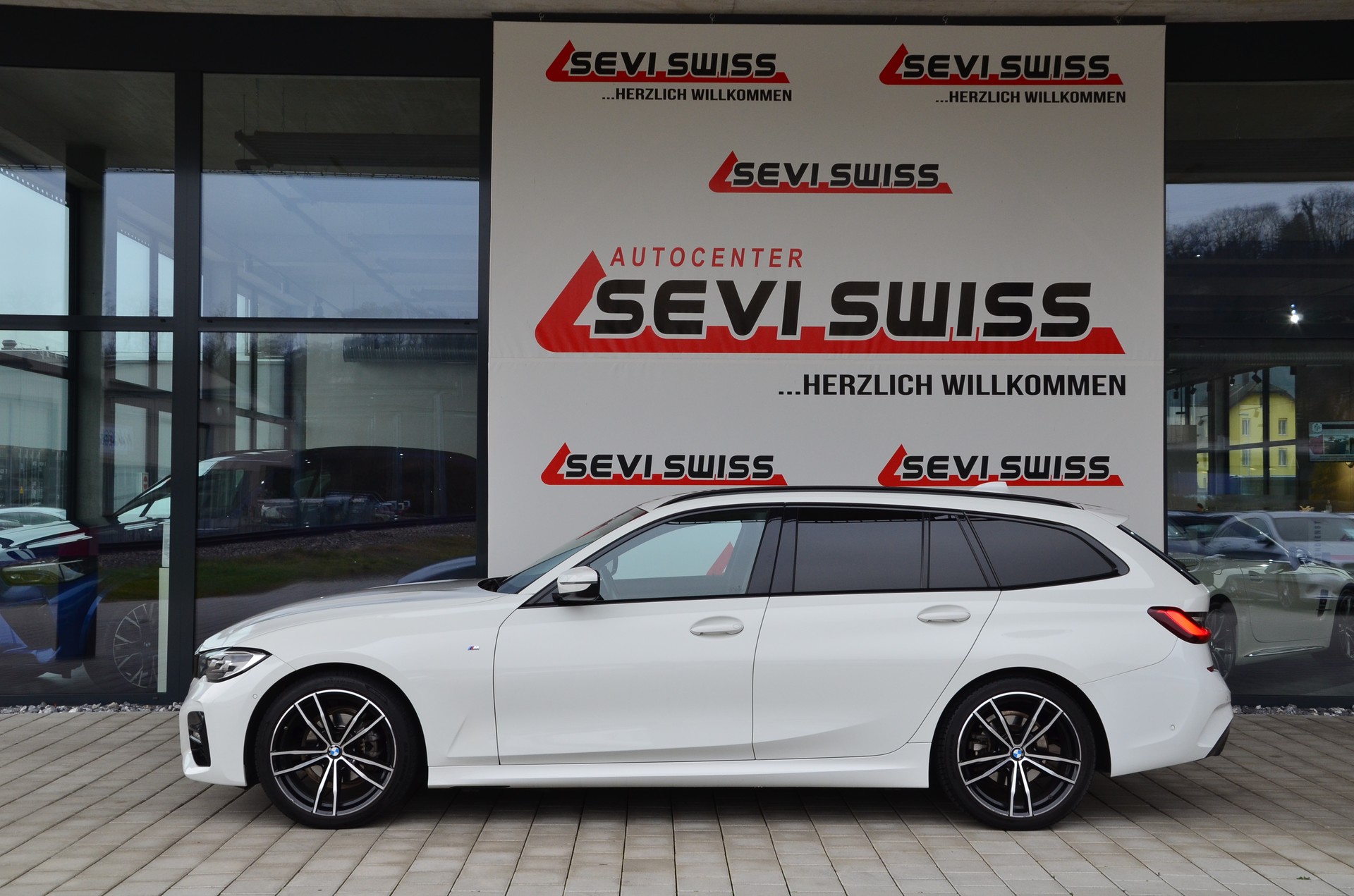 BMW 318d 48V Touring Pure M Sport Steptronic*Frisch ab MFK,1 Jahr oder 20'000km Garantie inkl.*-image-6