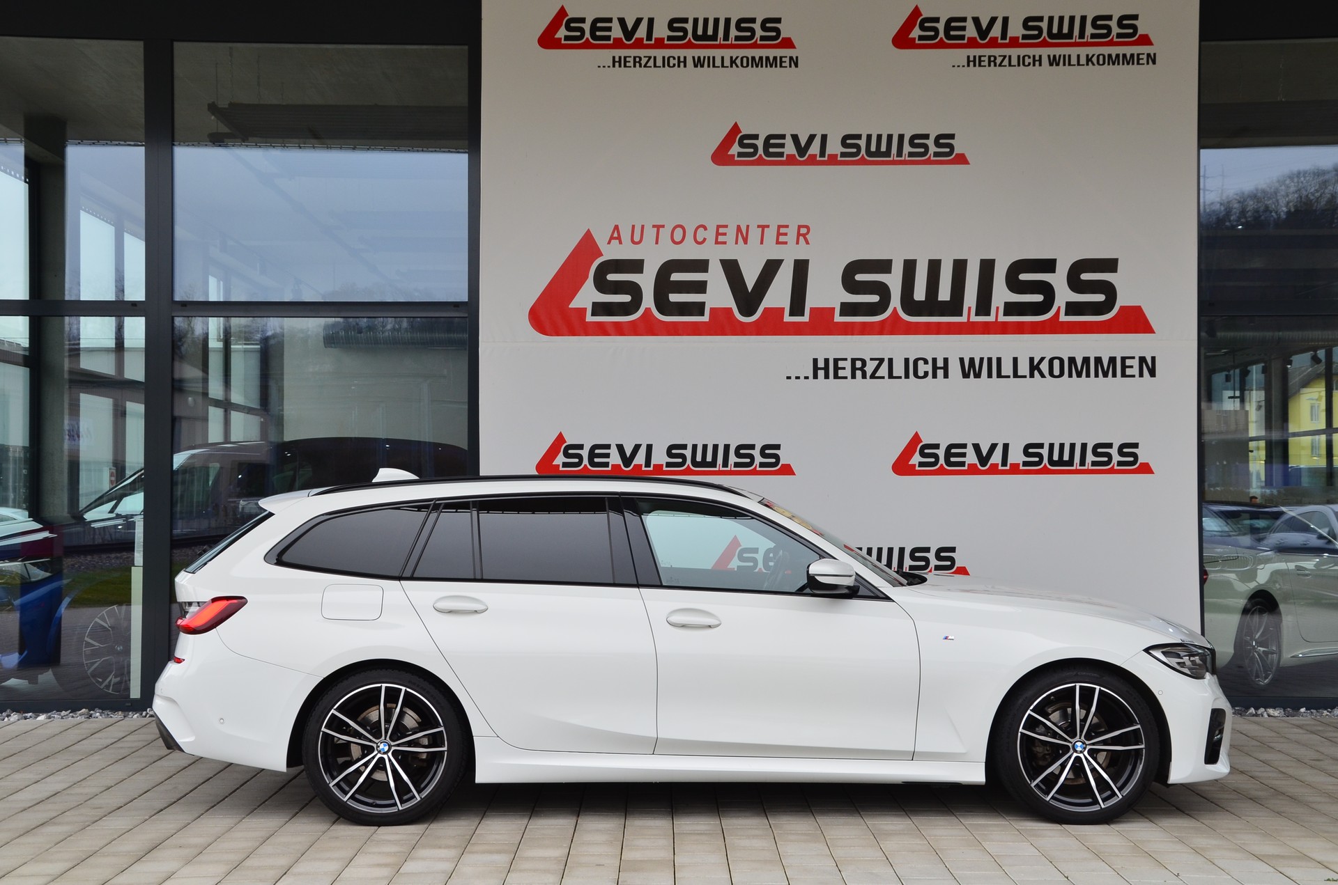 BMW 318d 48V Touring Pure M Sport Steptronic*Frisch ab MFK,1 Jahr oder 20'000km Garantie inkl.*-image-2