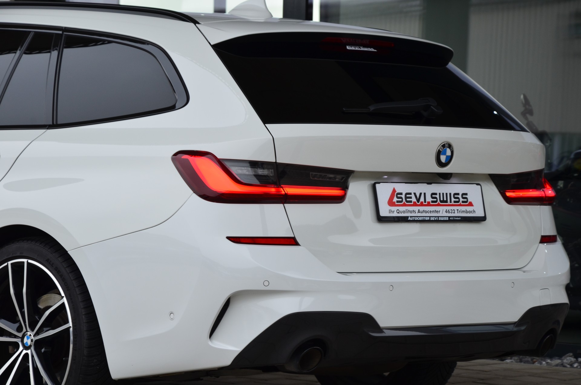 BMW 318d 48V Touring Pure M Sport Steptronic*Frisch ab MFK,1 Jahr oder 20'000km Garantie inkl.*-image-5