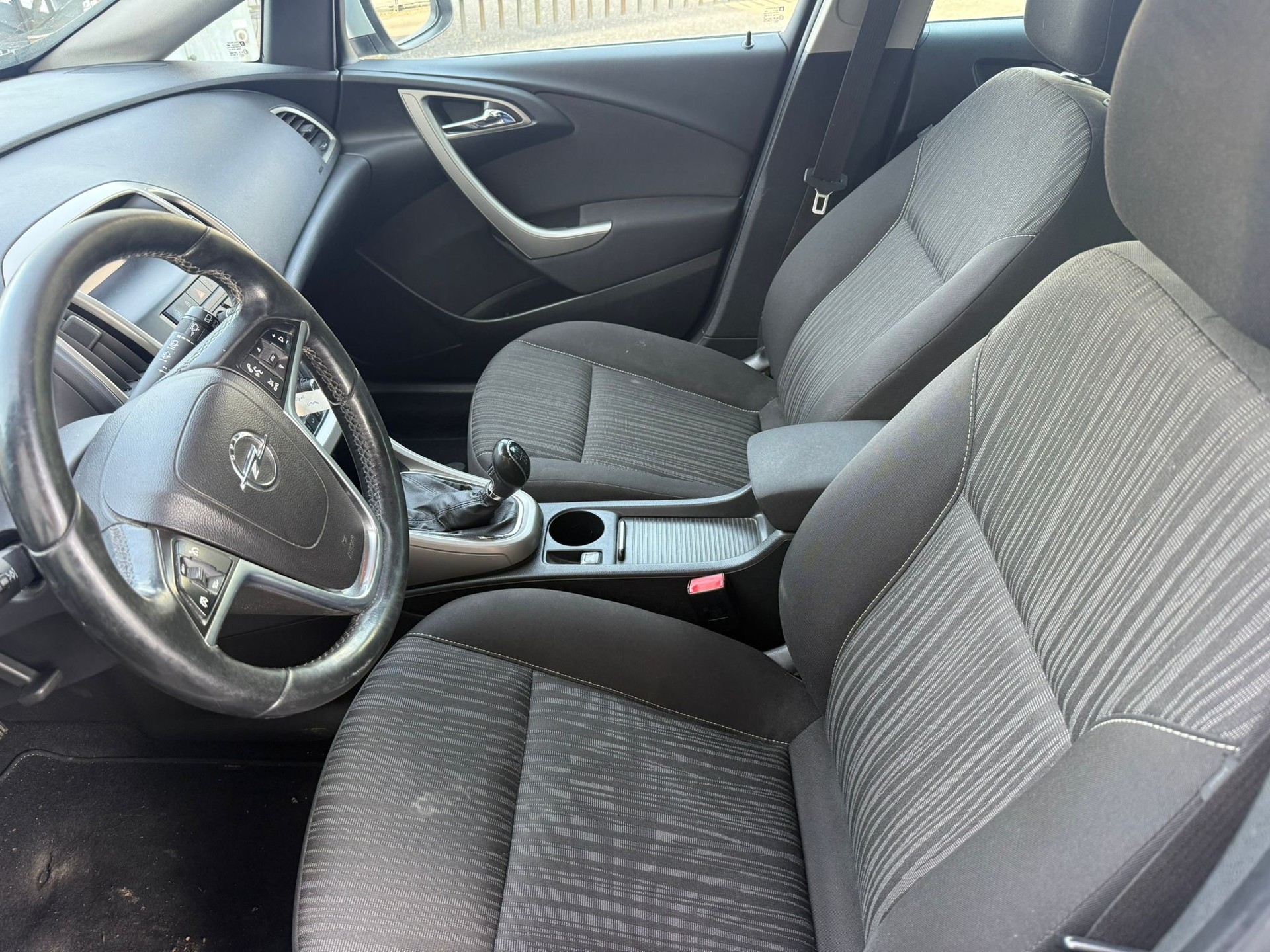 OPEL Astra 1.4i 16V Turbo Cosmo-image-8