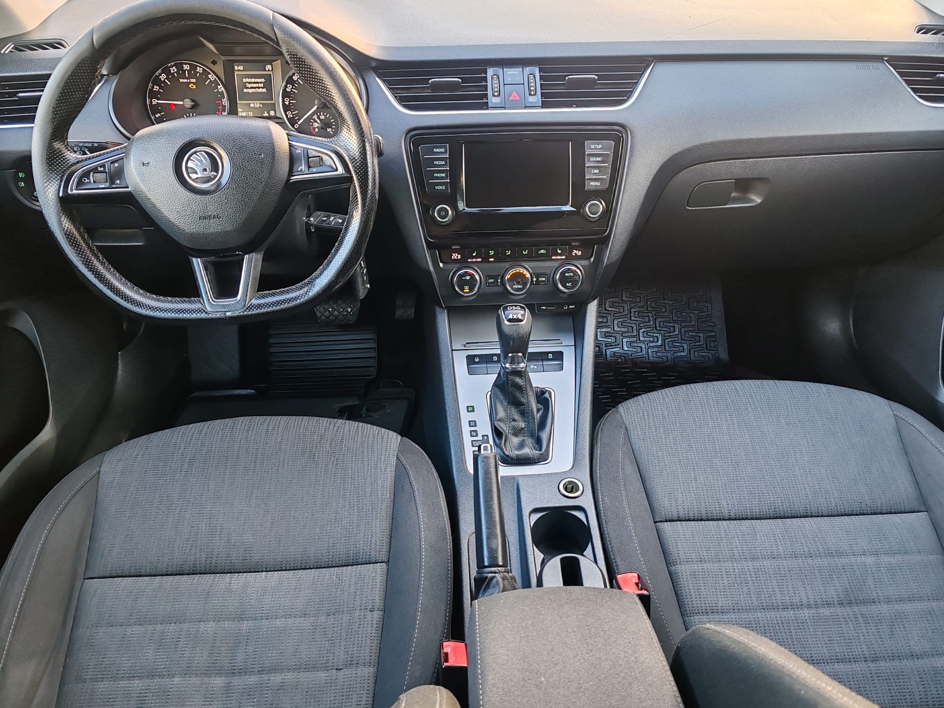 SKODA Octavia Combi 2.0 TDI Style 4x4 DSG-image-7