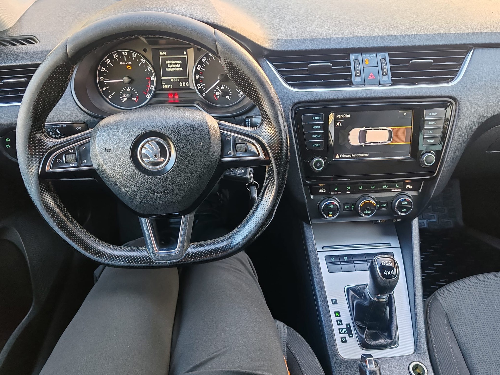SKODA Octavia Combi 2.0 TDI Style 4x4 DSG-image-10