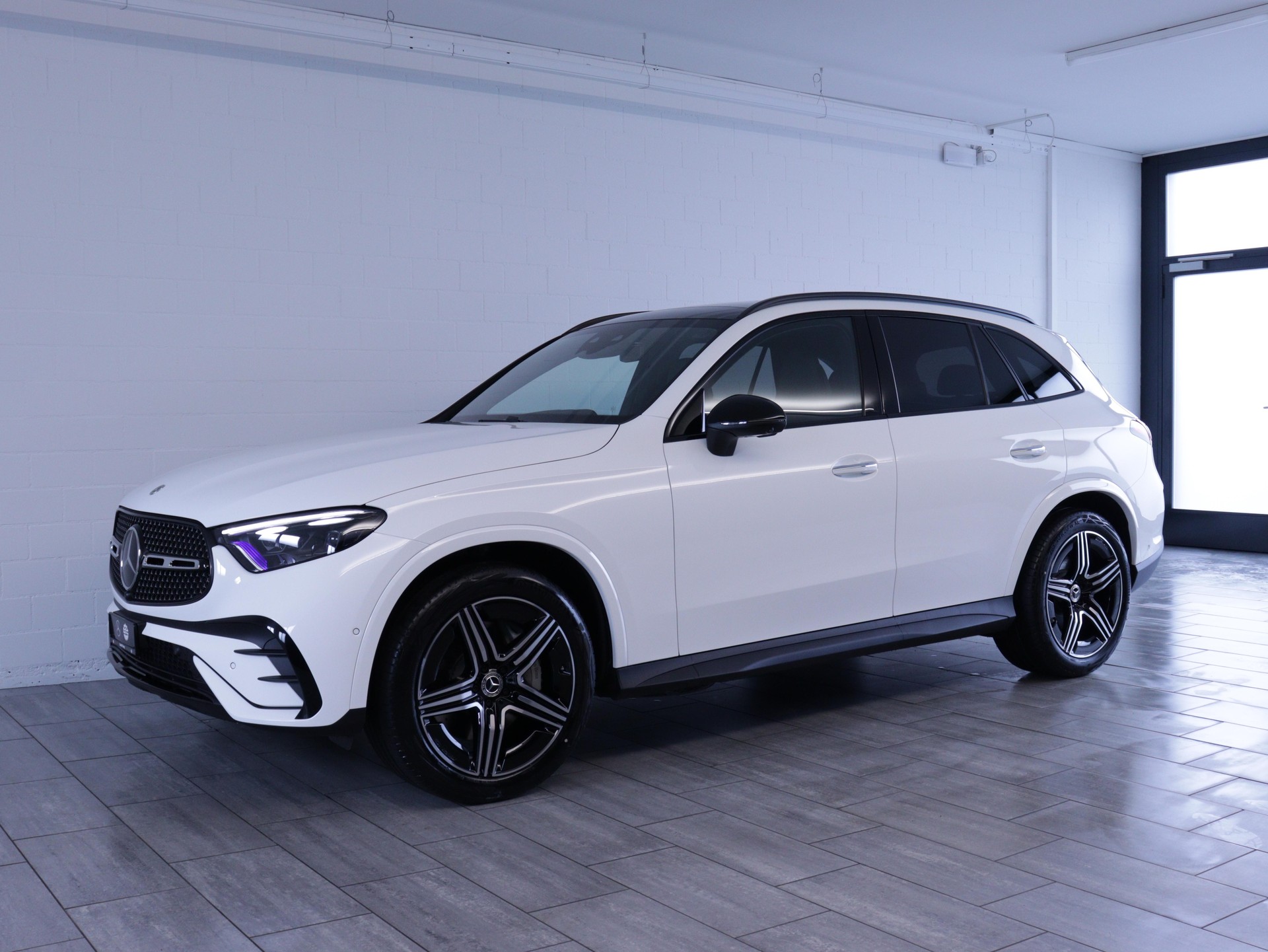 MERCEDES-BENZ GLC 220 d AMG Line 4matic-image-1