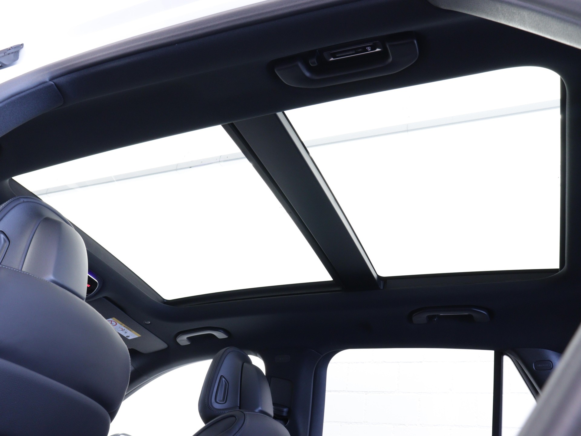MERCEDES-BENZ GLC 220 d AMG Line 4matic-image-13