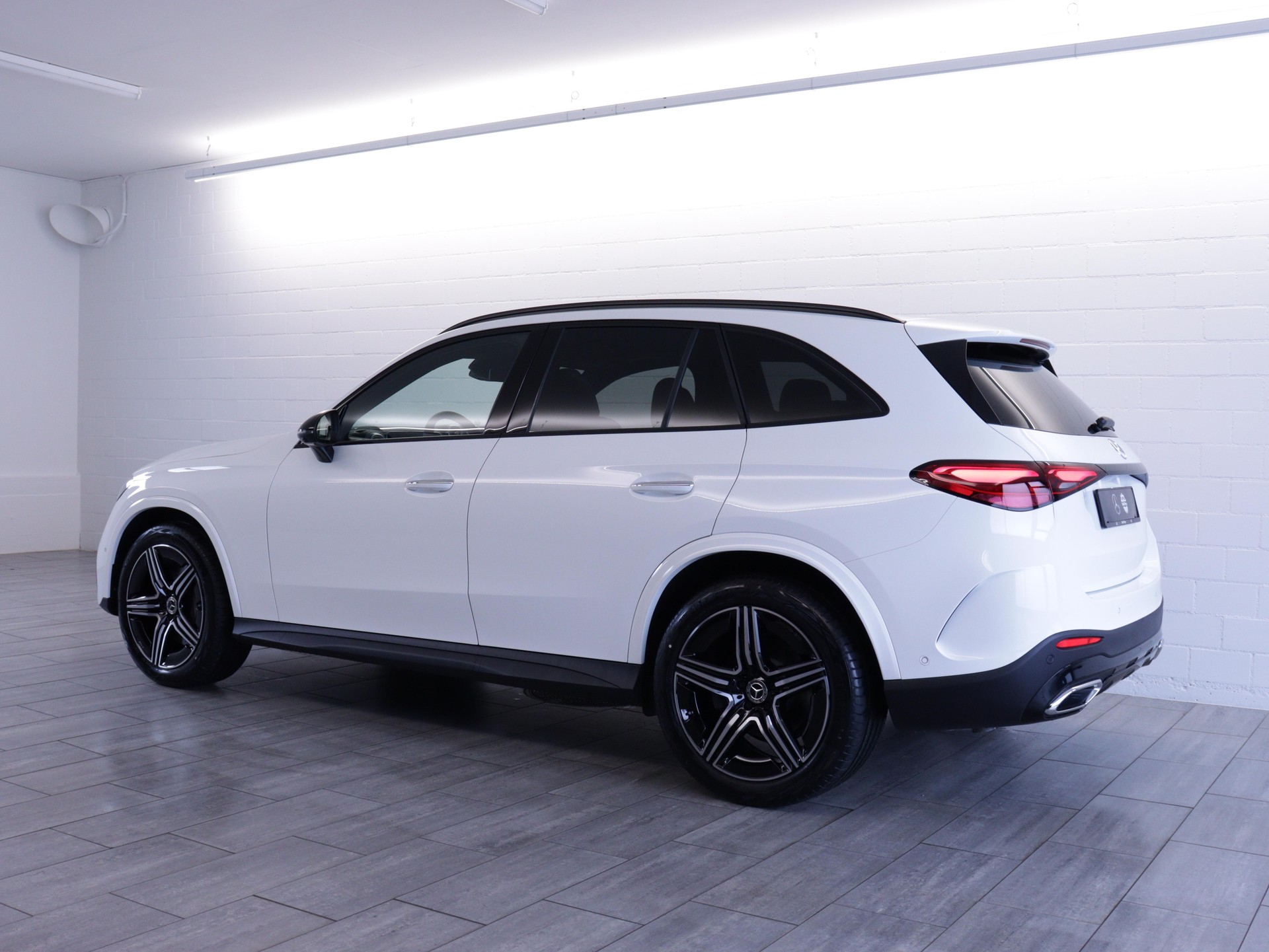 MERCEDES-BENZ GLC 220 d AMG Line 4matic-image-2