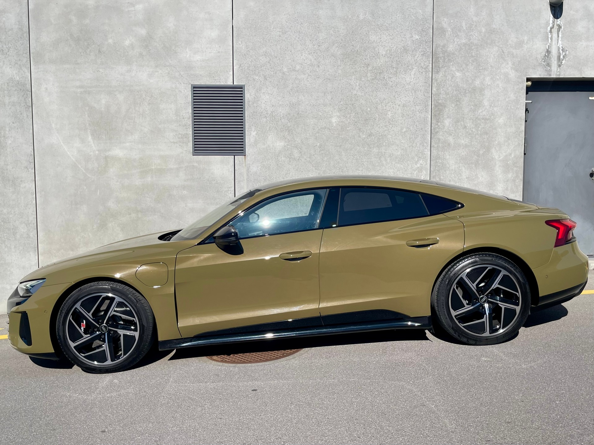 AUDI e-tron GT quattro "RS-Look"-image-7