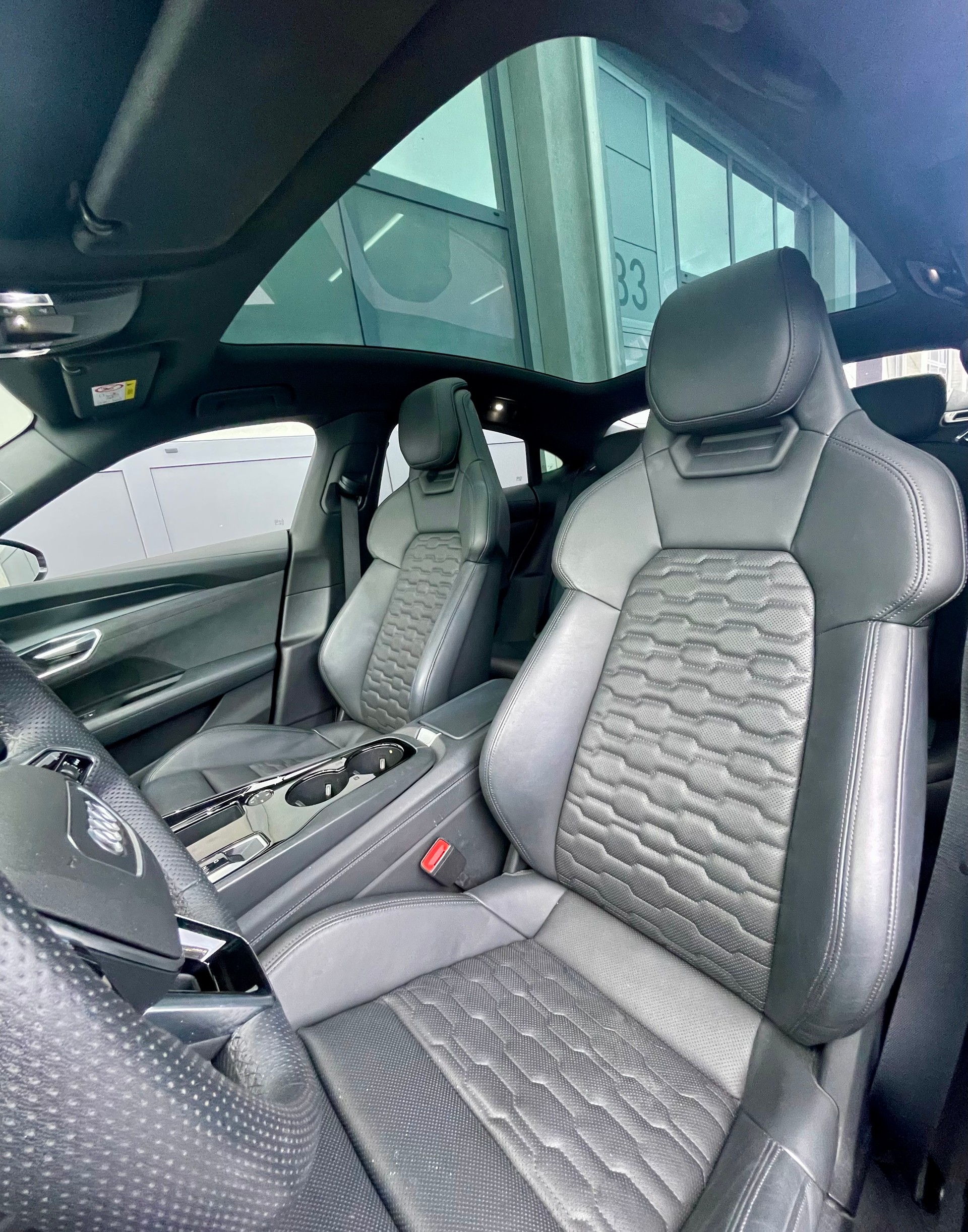 AUDI e-tron GT quattro "RS-Look"-image-2