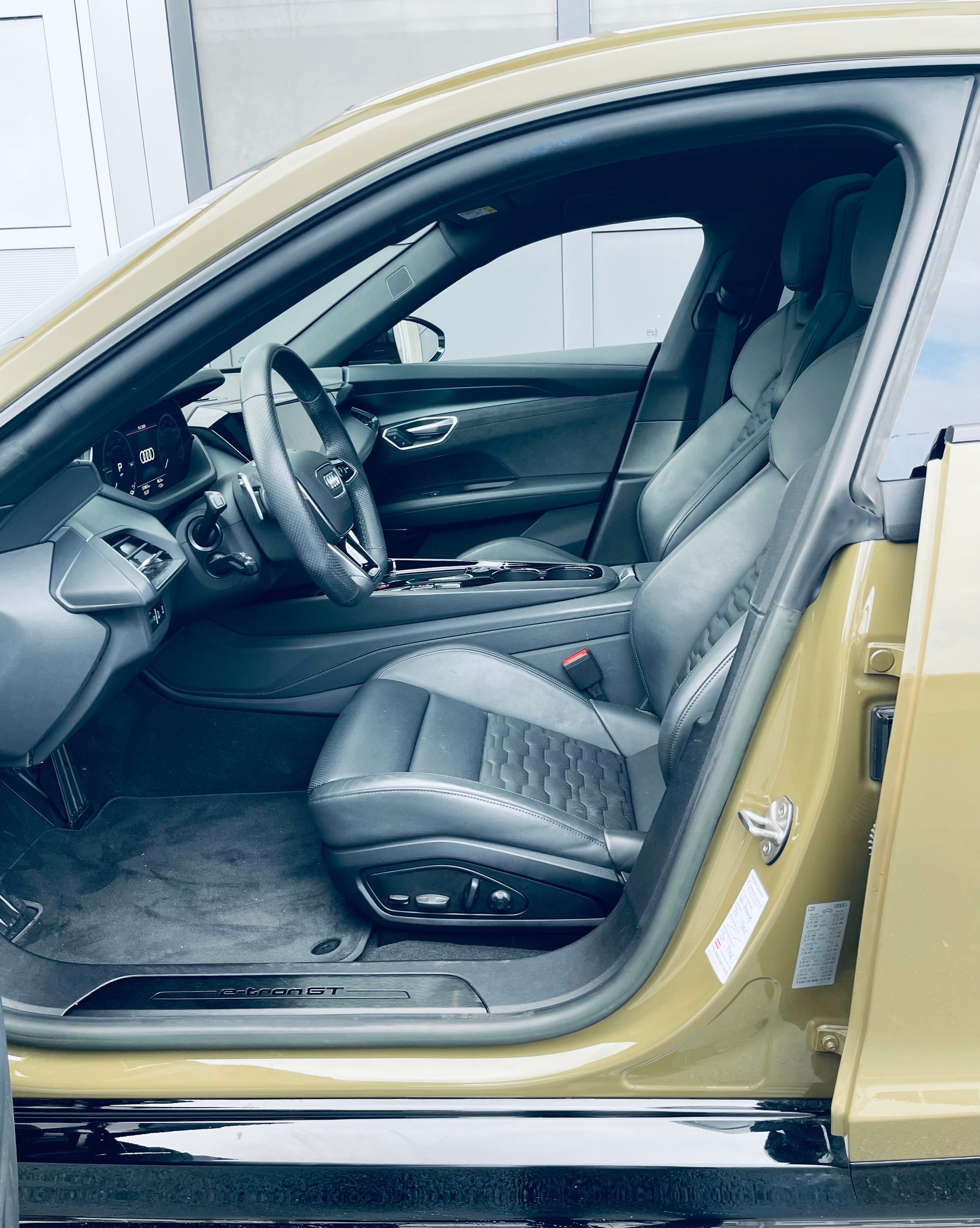 AUDI e-tron GT quattro "RS-Look"-image-8