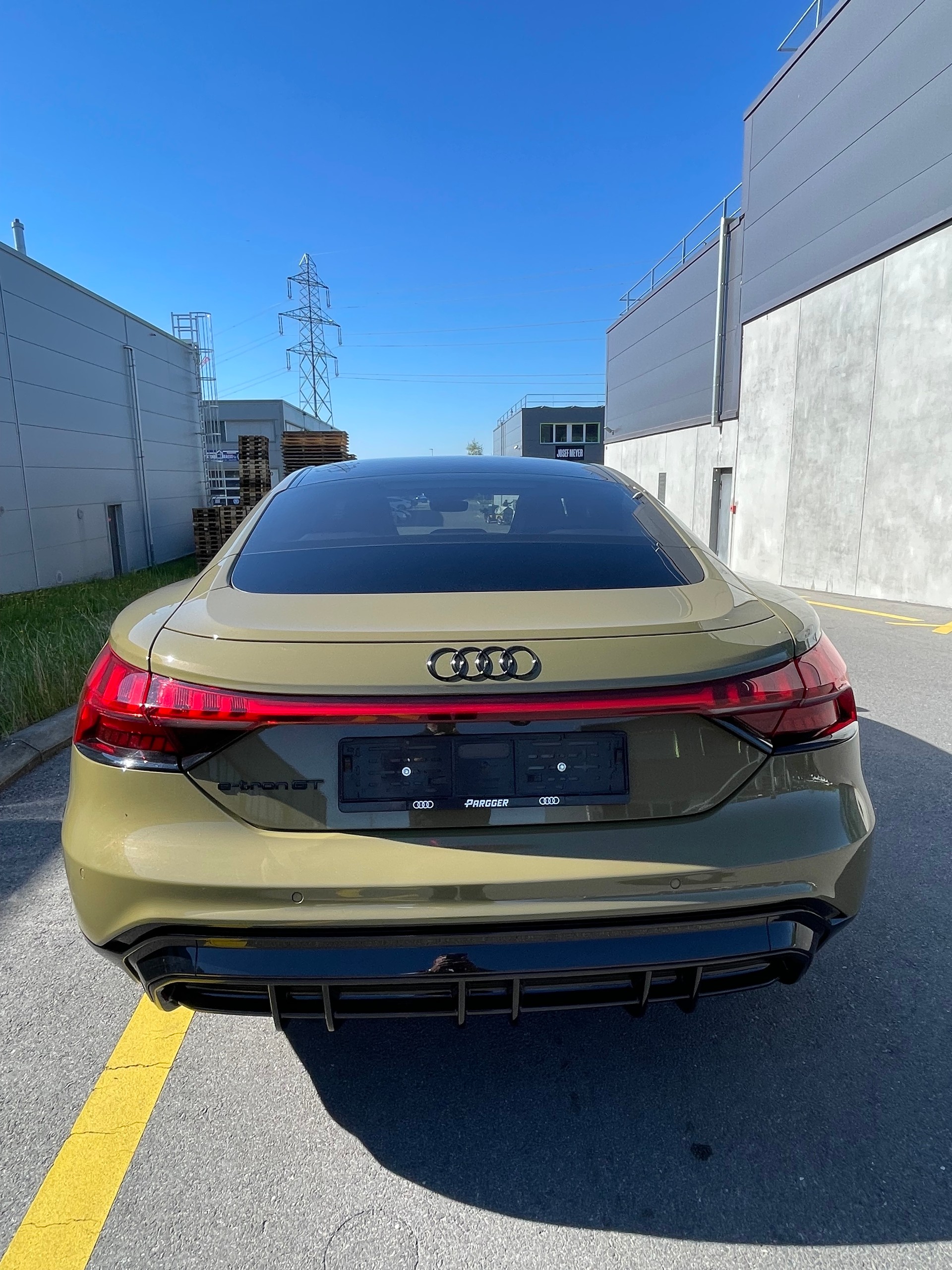 AUDI e-tron GT quattro "RS-Look"-image-10