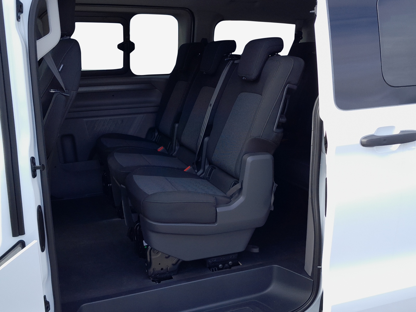 VW Caravelle 2.0 TDI-image-11