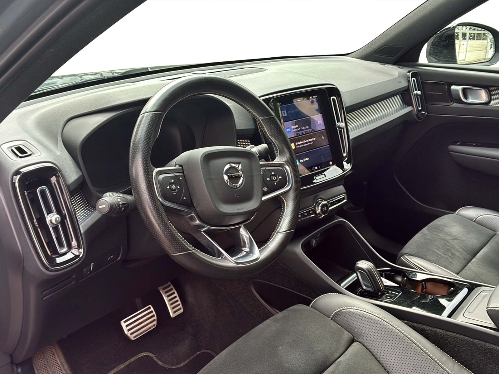 VOLVO XC40 P8 R-Design AWD-image-11