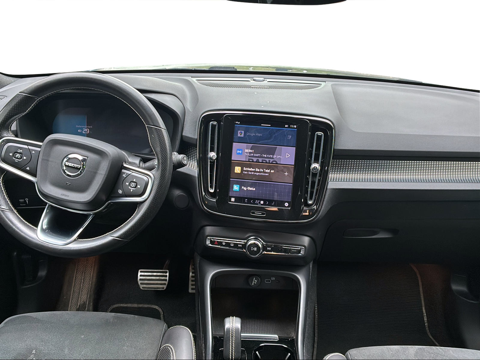 VOLVO XC40 P8 R-Design AWD-image-9