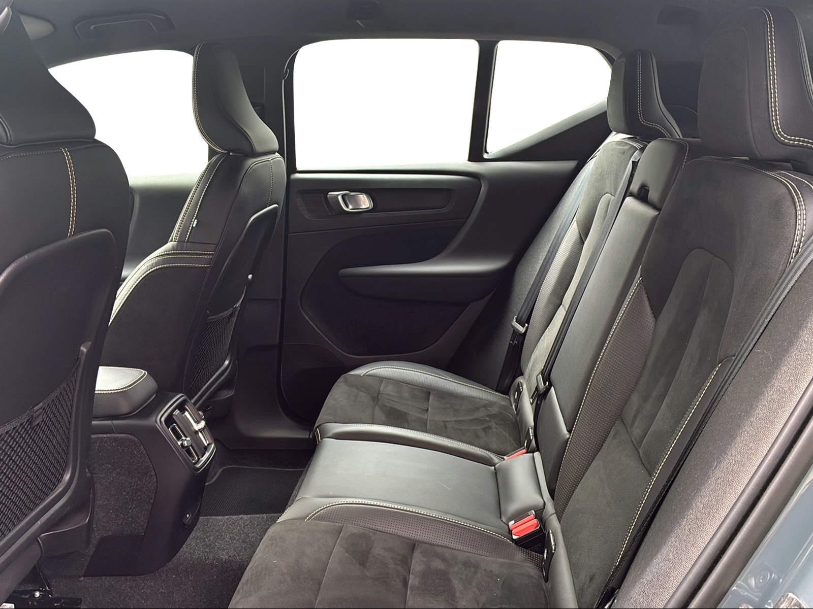 VOLVO XC40 P8 R-Design AWD-image-13
