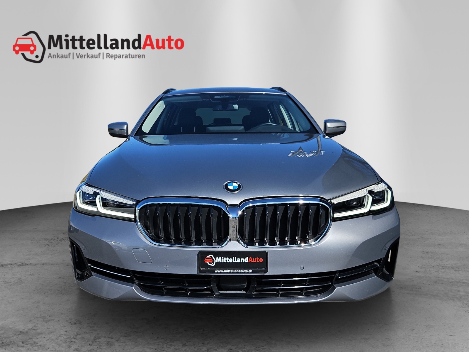 BMW 520d xDrive 48V Touring Steptronic-image-1