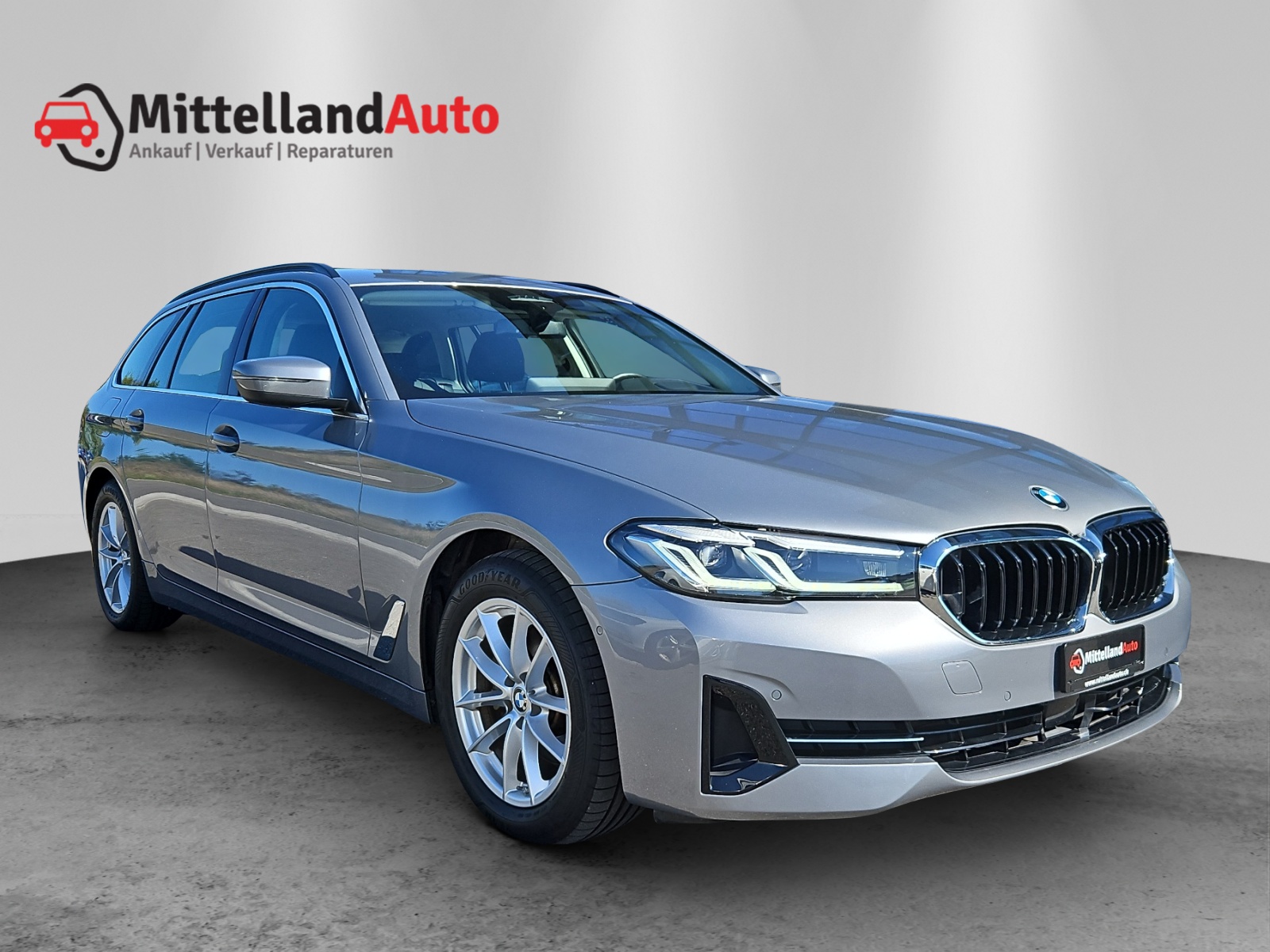 BMW 520d xDrive 48V Touring Steptronic-image-2