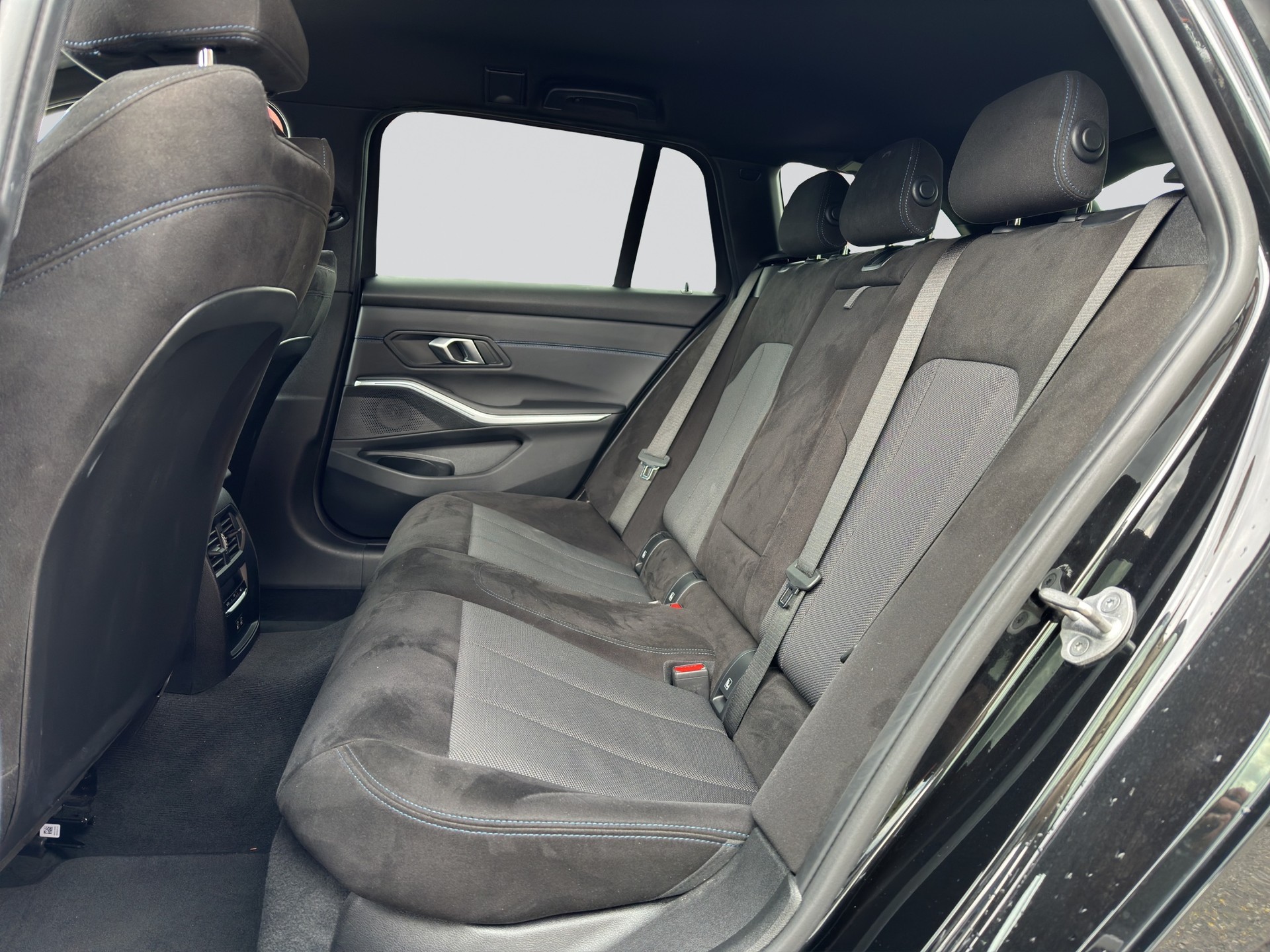 BMW 320d xDrive Touring M Sport Steptronic-image-7