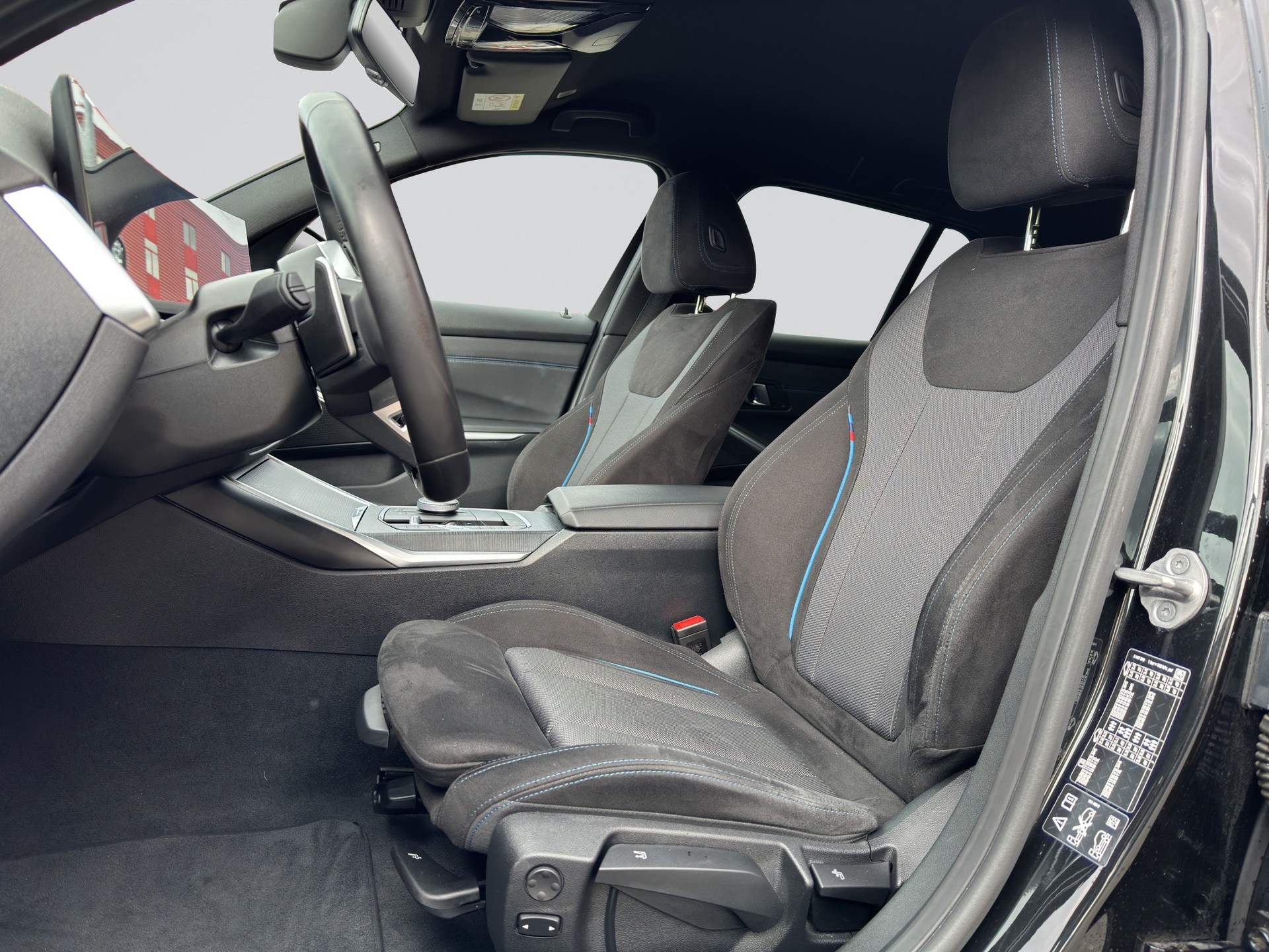 BMW 320d xDrive Touring M Sport Steptronic-image-5