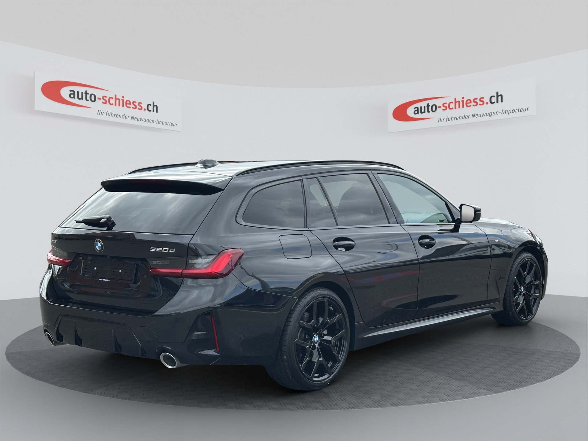 BMW 320d xDrive Touring M Sport Steptronic-image-4
