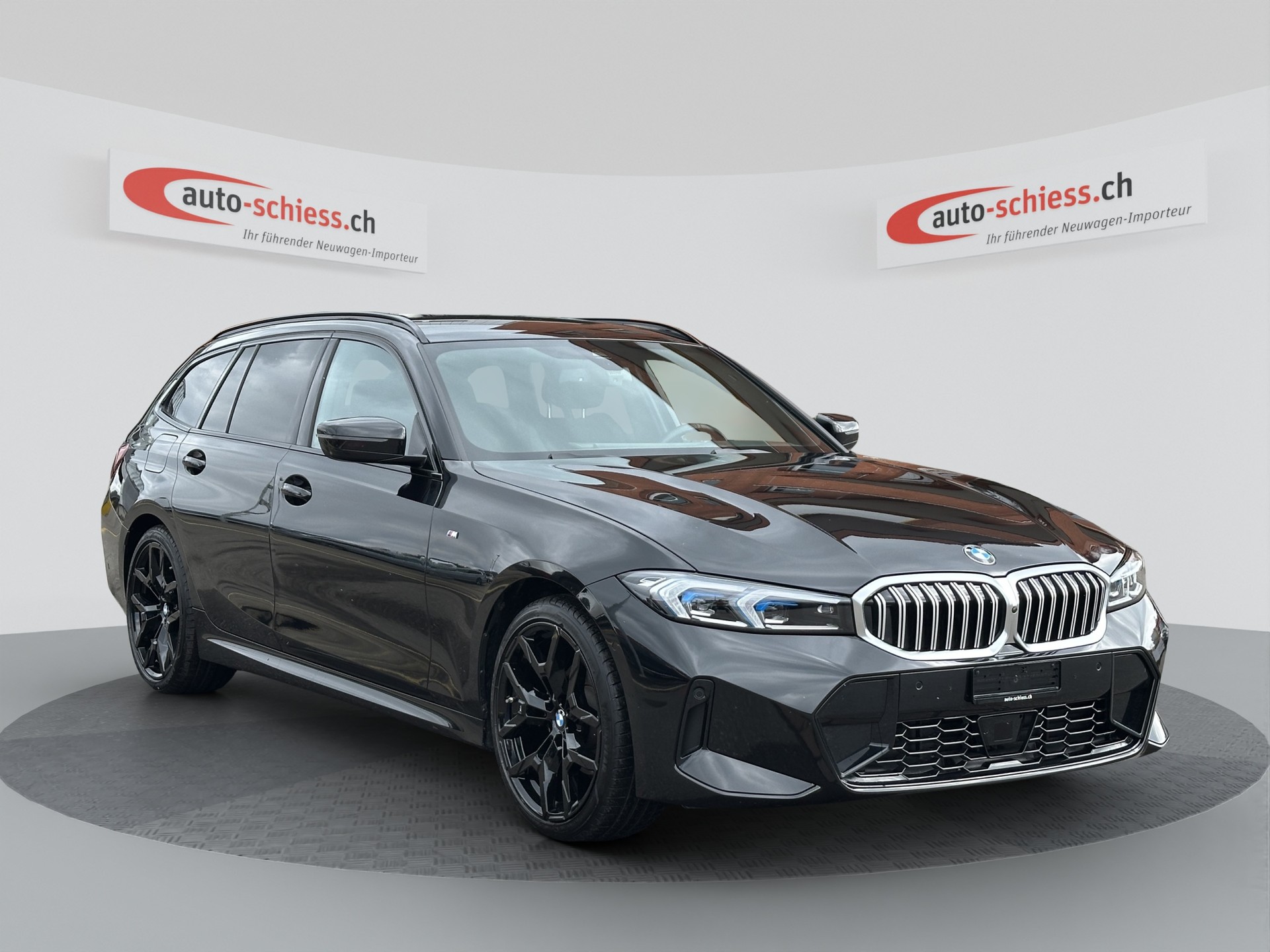 BMW 320d xDrive Touring M Sport Steptronic-image-0