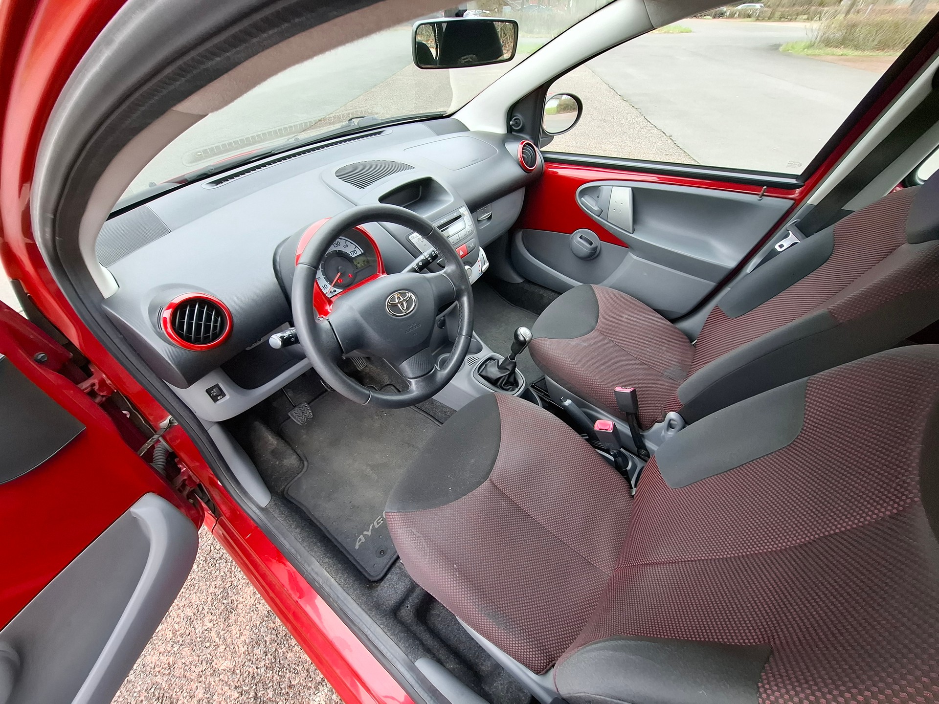 TOYOTA Aygo 1.0 Linea Terra-image-9