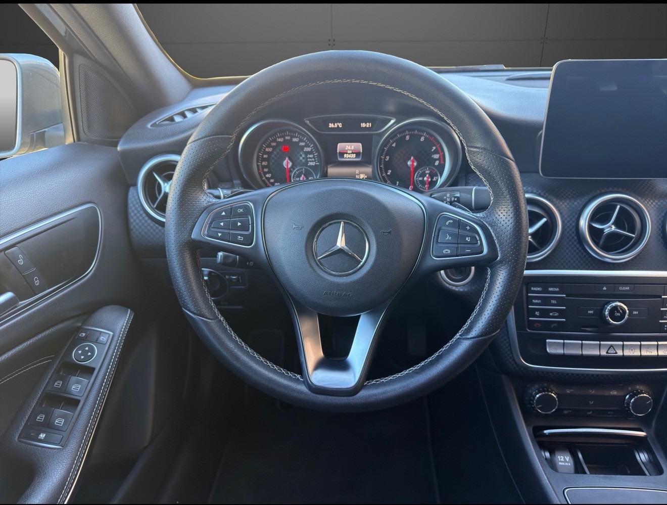 MERCEDES-BENZ A 180 7G-DCT-image-4
