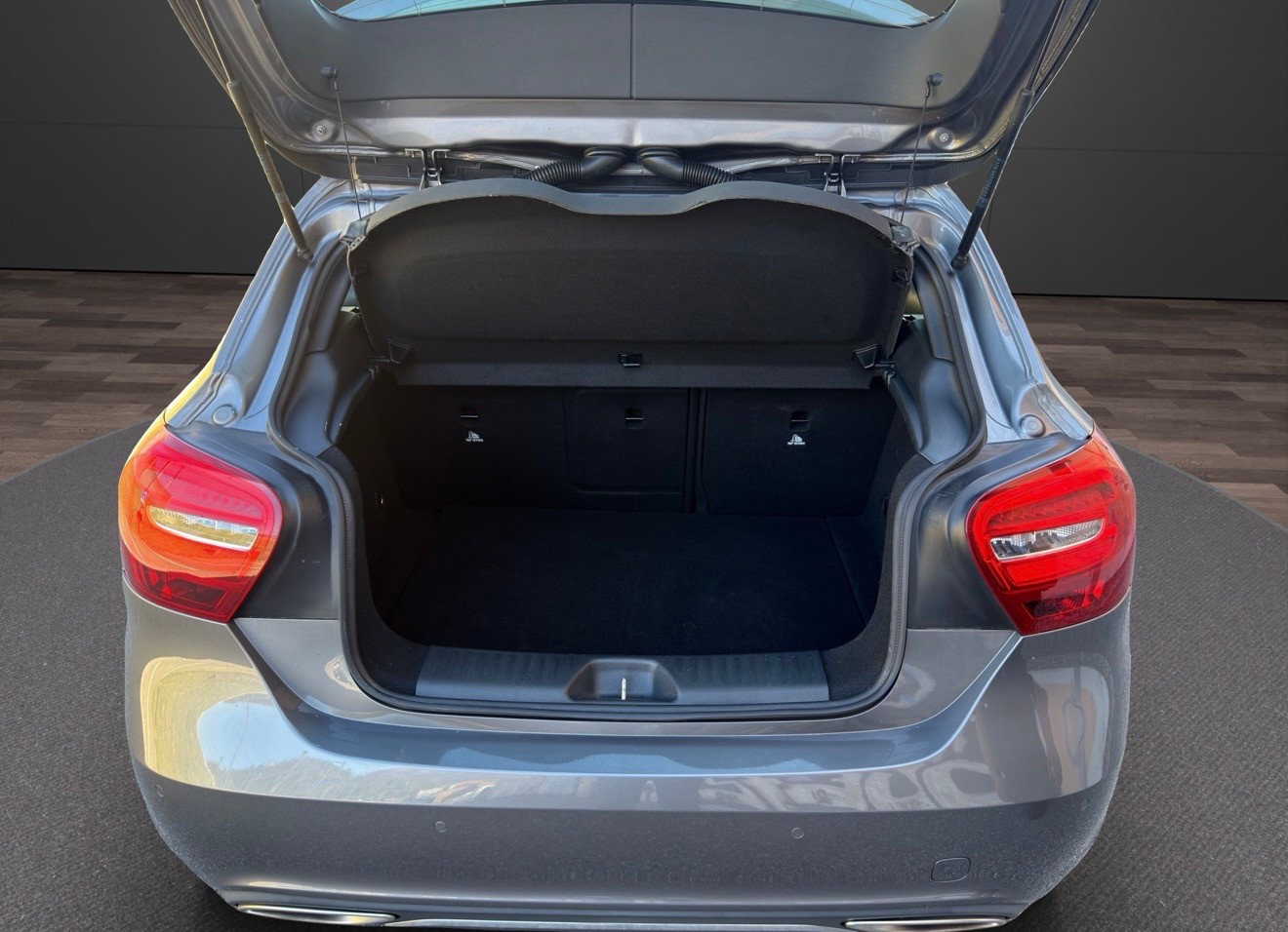 MERCEDES-BENZ A 180 7G-DCT-image-11