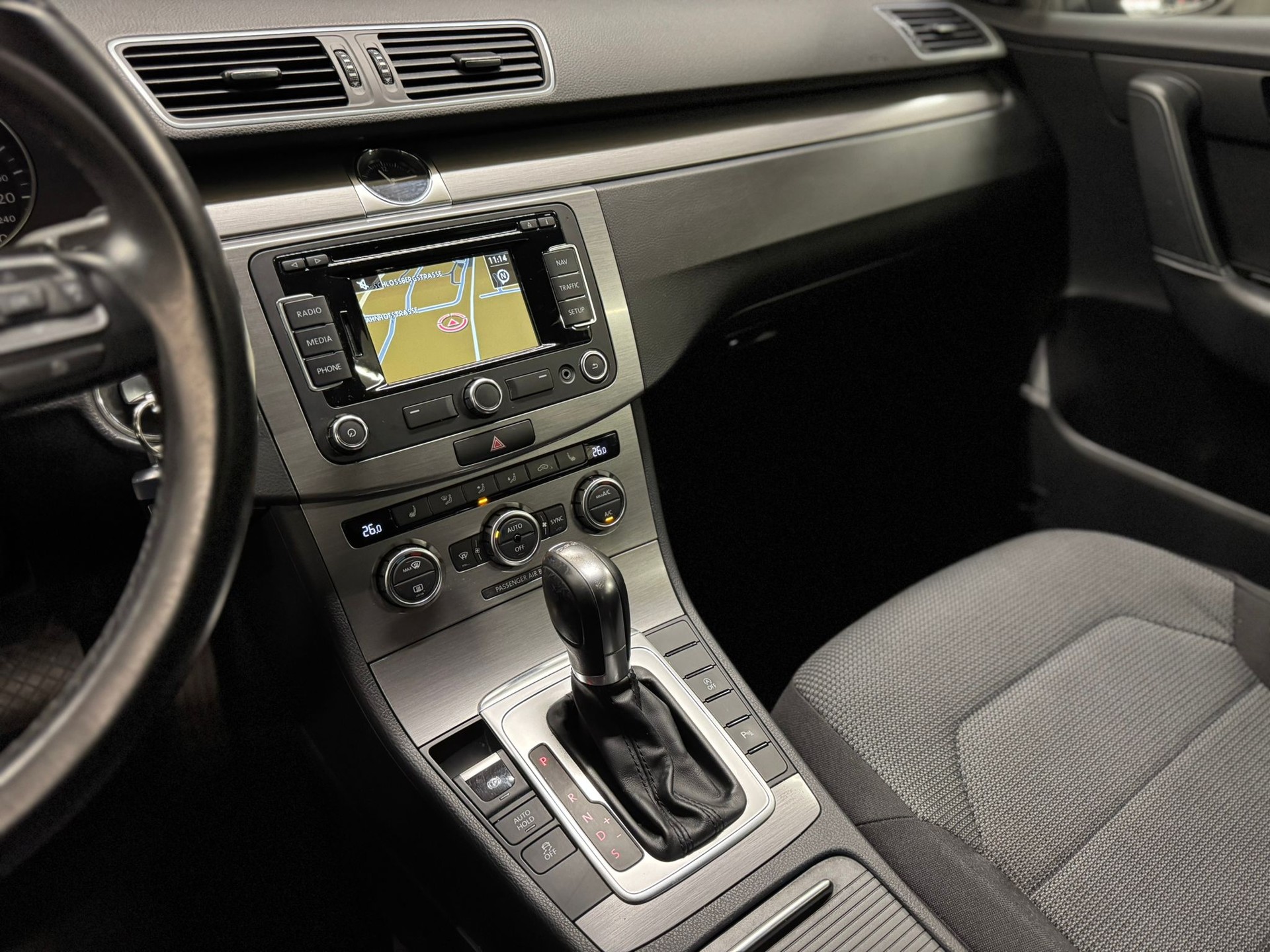 VW Passat Variant 2.0 TDI BMT Trendline DSG-image-12