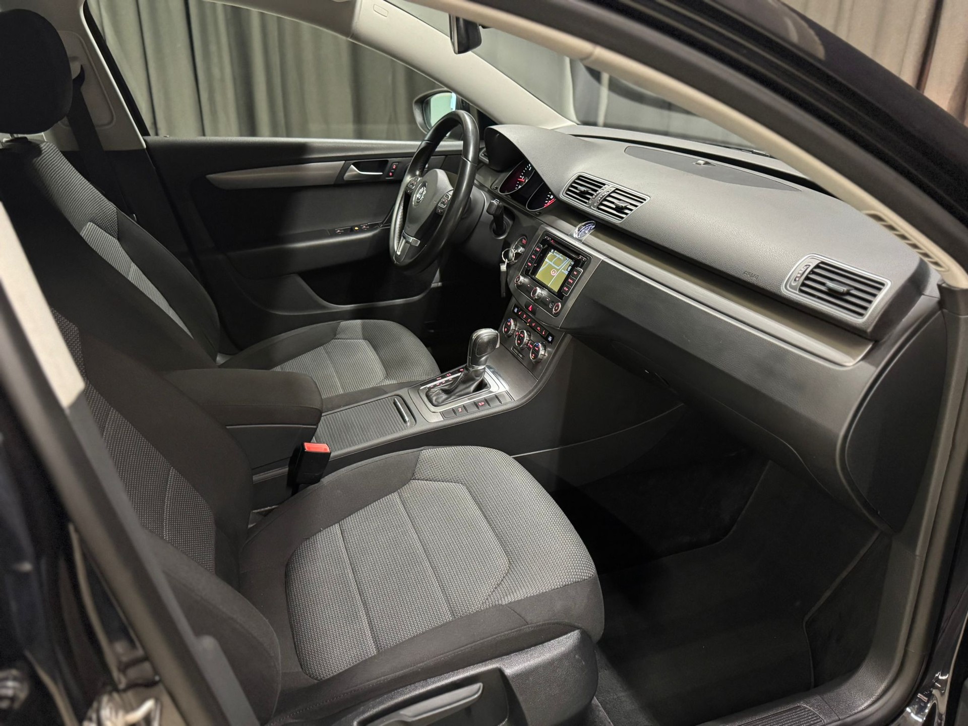 VW Passat Variant 2.0 TDI BMT Trendline DSG-image-10