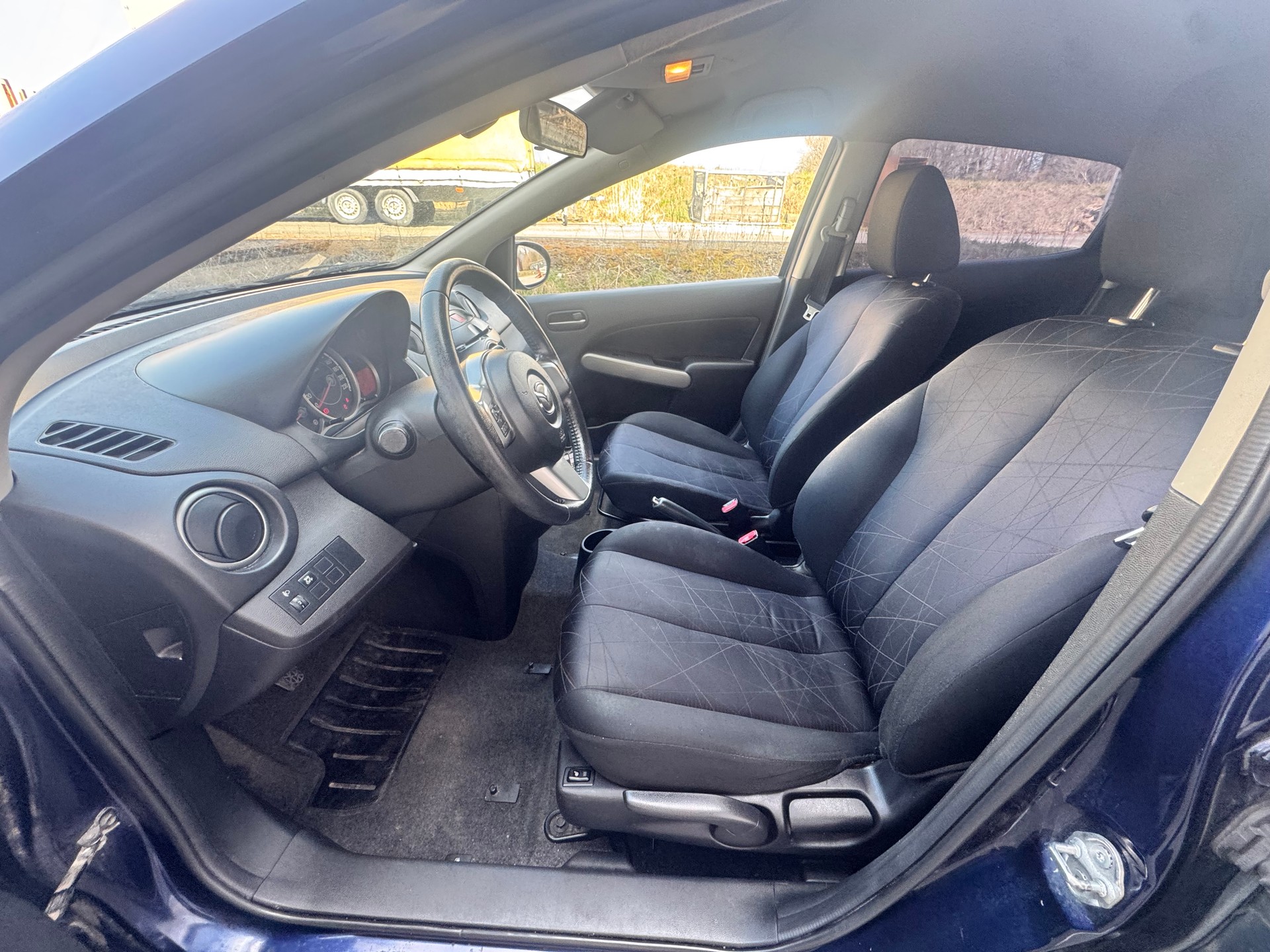 MAZDA 2 1.3i 16V Exclusive-image-7