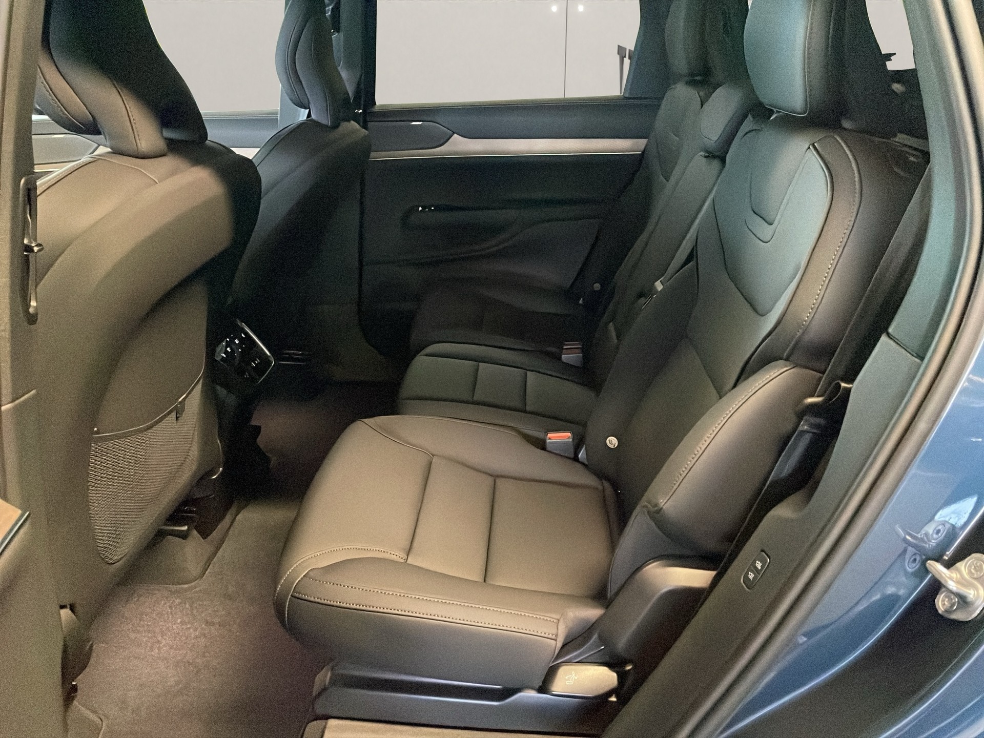 VOLVO EX90 Twin Plus AWD-image-7