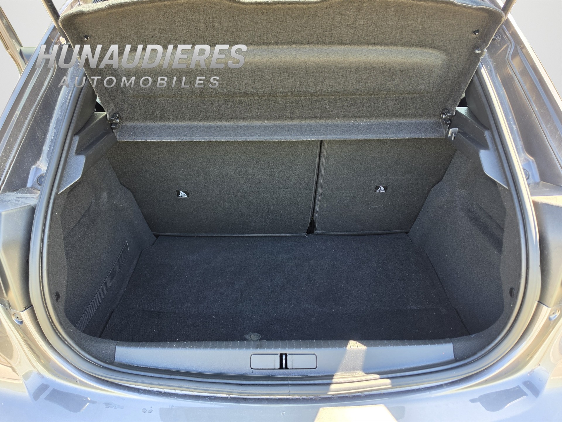 PEUGEOT 208 1.2 PureTech Allure Pack EAT8-image-9