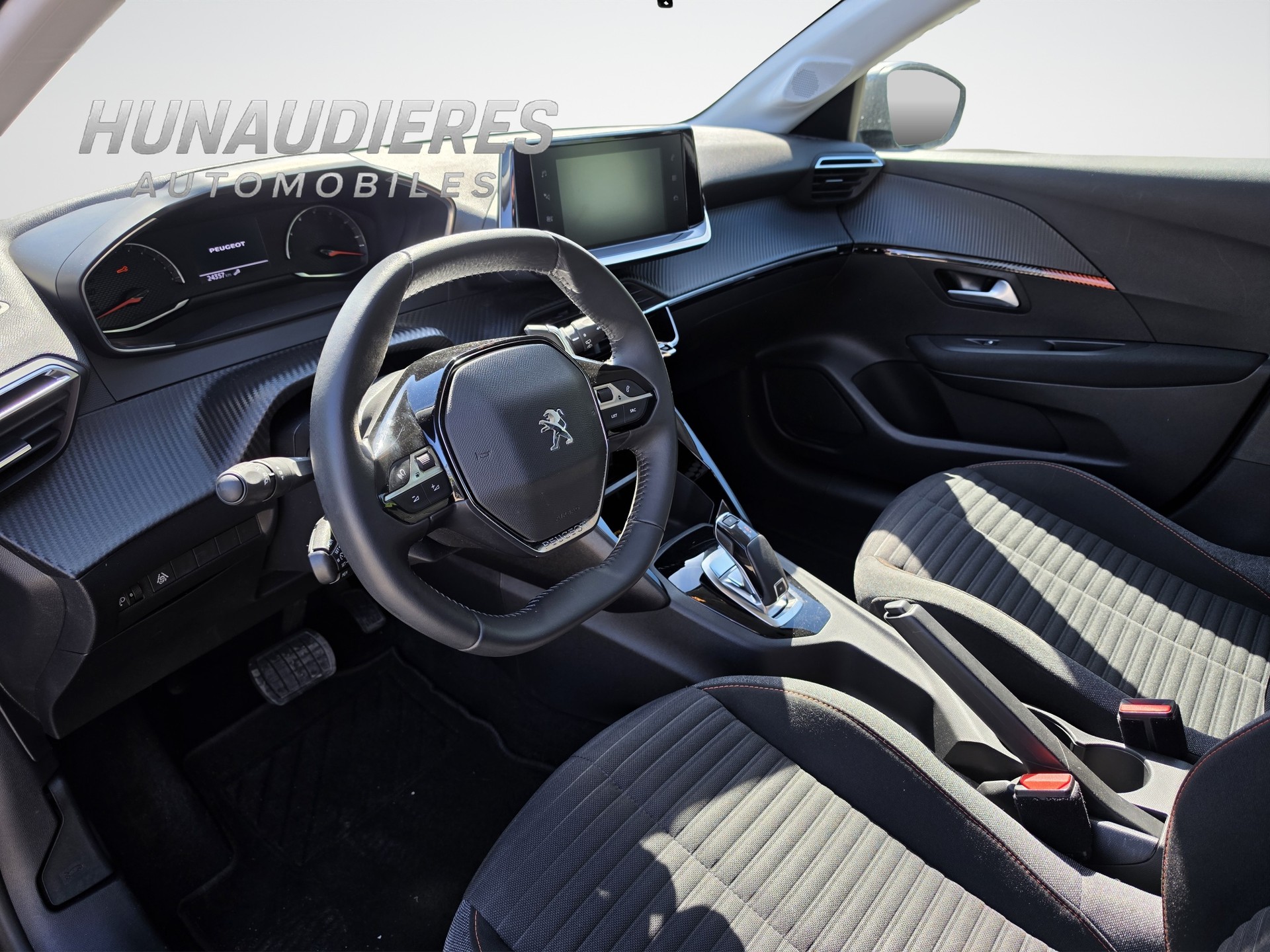 PEUGEOT 208 1.2 PureTech Allure Pack EAT8-image-5