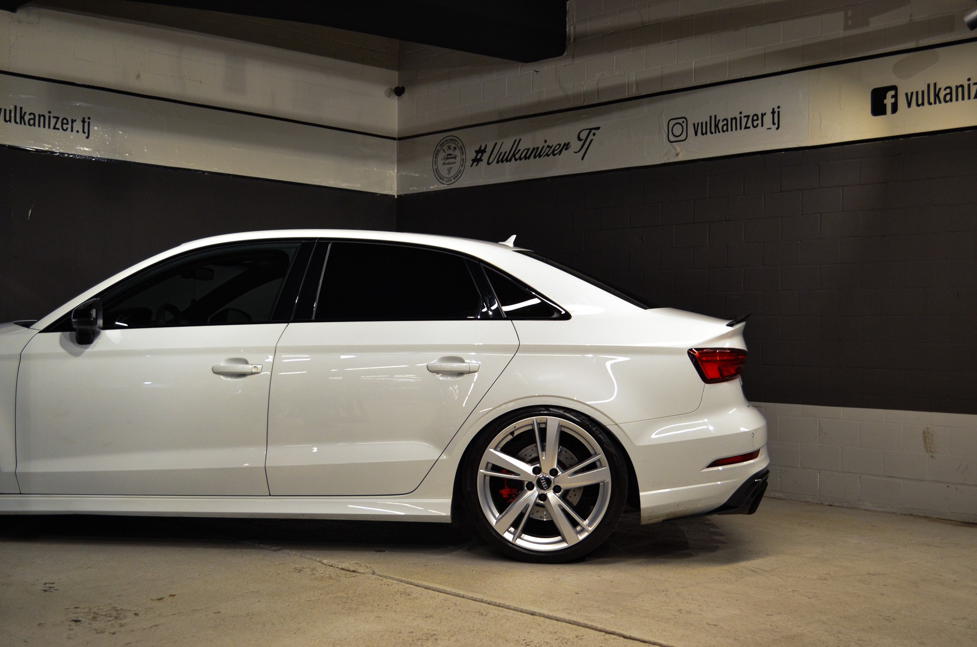 AUDI RS3 Limousine 2.5 TSI quattro S-tronic-image-6