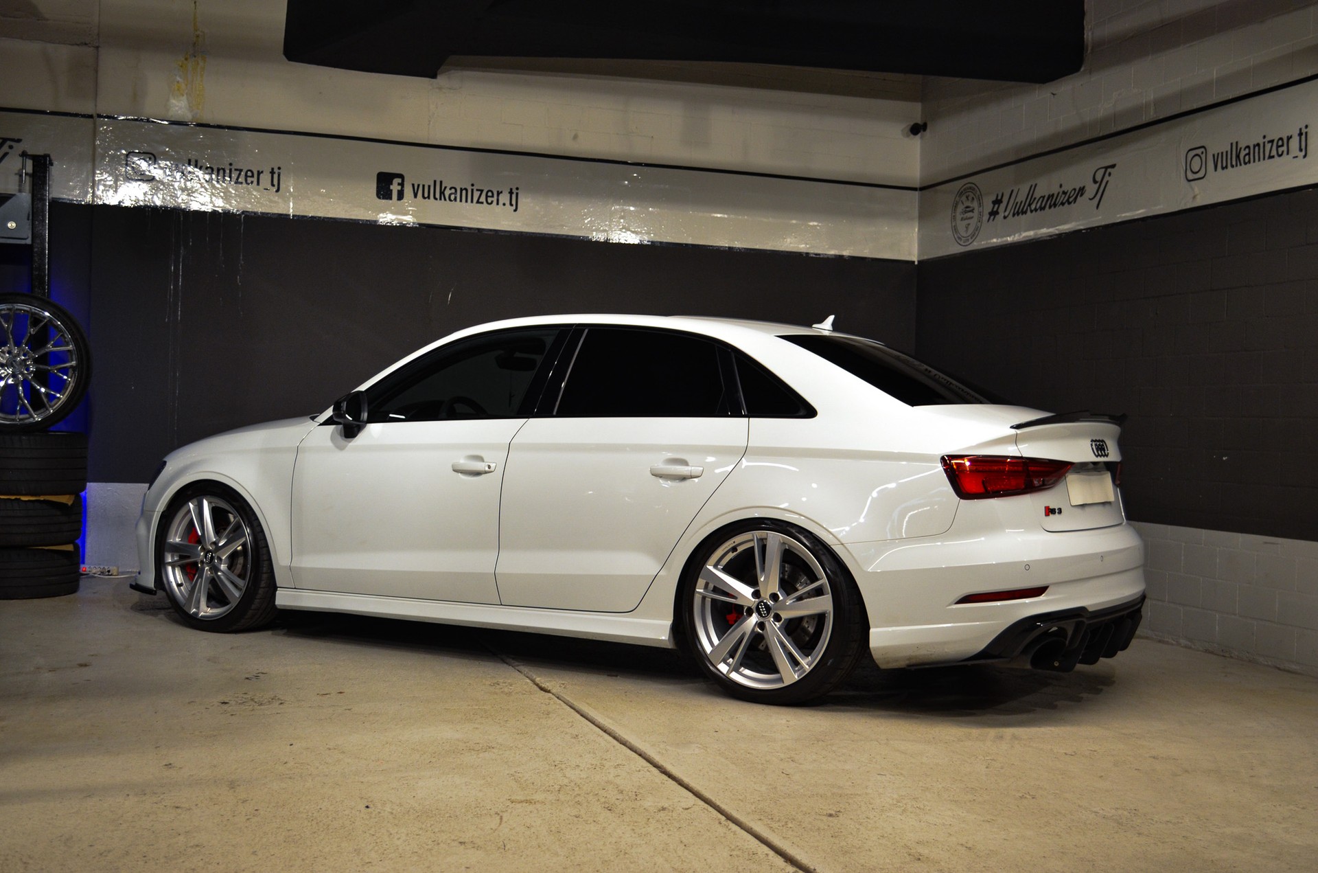 AUDI RS3 Limousine 2.5 TSI quattro S-tronic-image-5