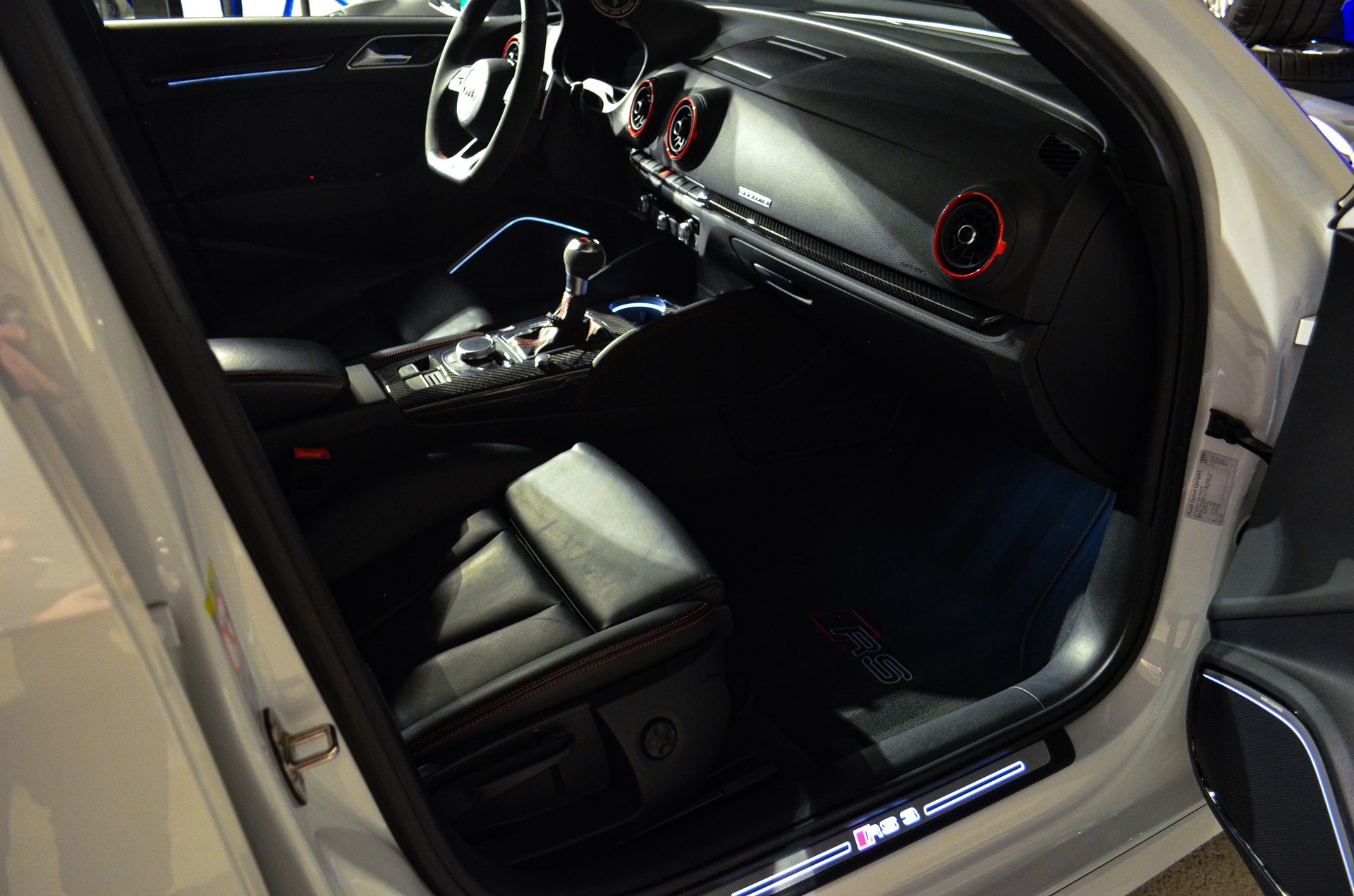 AUDI RS3 Limousine 2.5 TSI quattro S-tronic-image-12