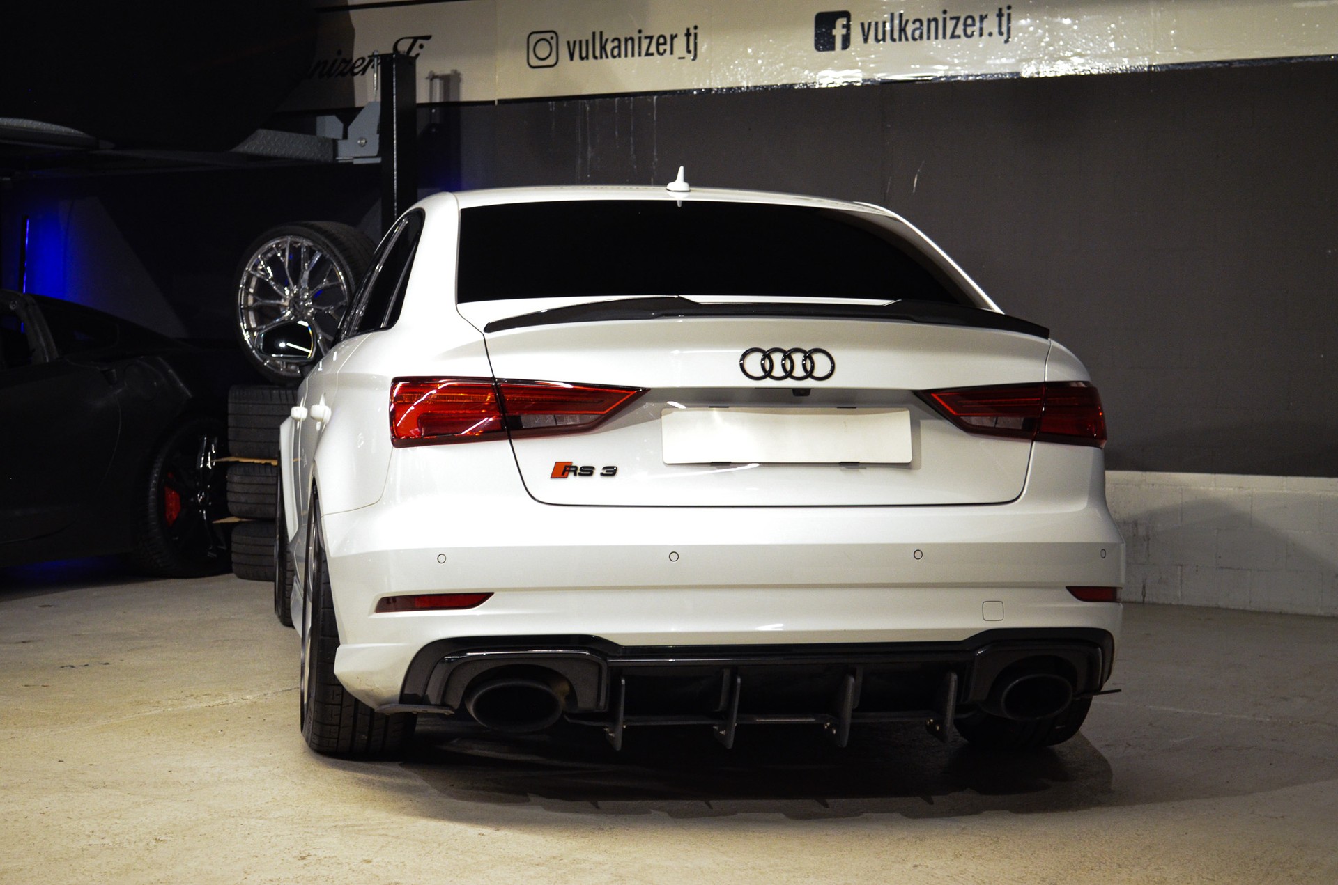 AUDI RS3 Limousine 2.5 TSI quattro S-tronic-image-8