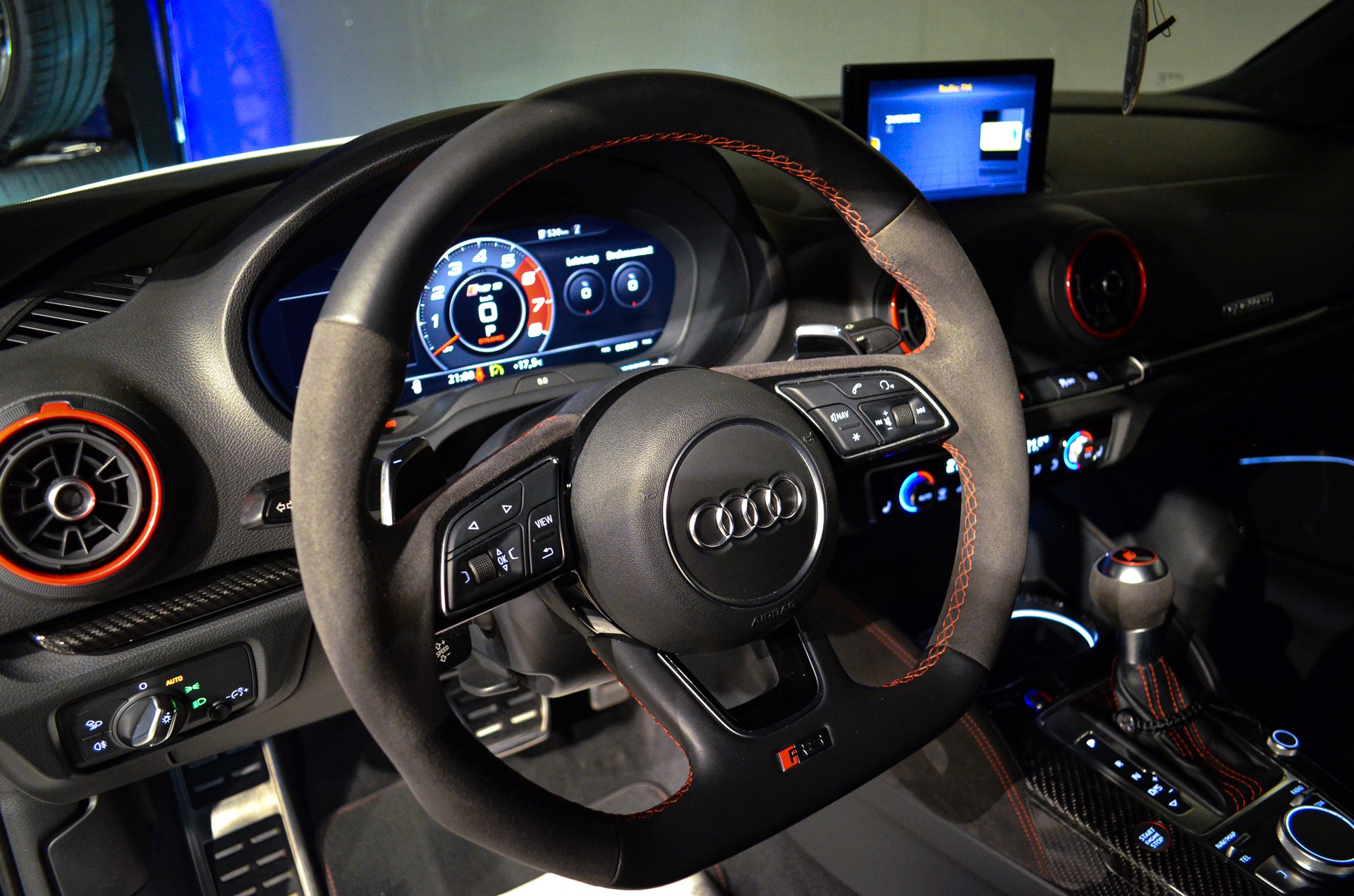 AUDI RS3 Limousine 2.5 TSI quattro S-tronic-image-16