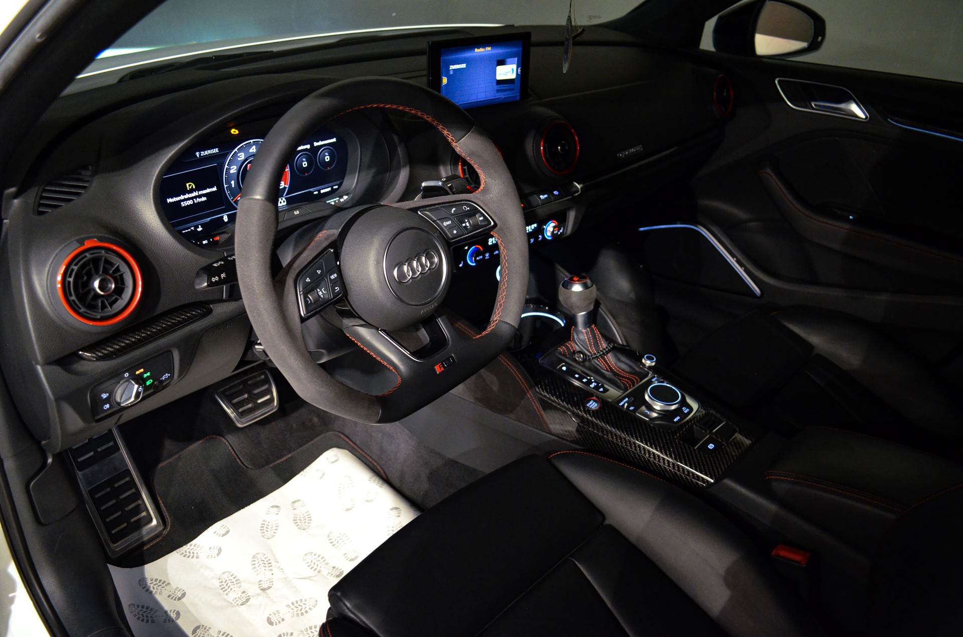 AUDI RS3 Limousine 2.5 TSI quattro S-tronic-image-13