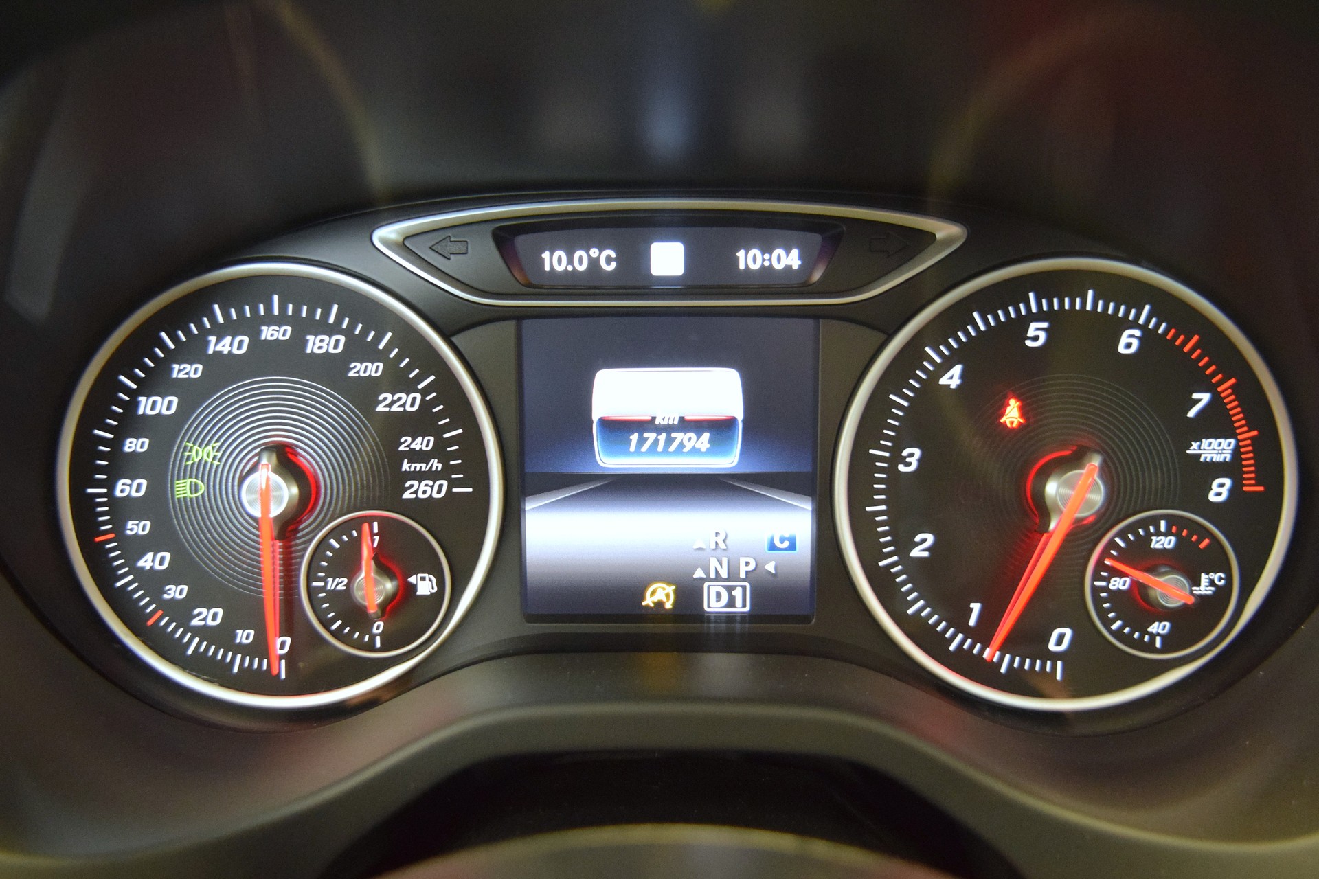MERCEDES-BENZ A 200 AMG Line 7G-DCT-image-12