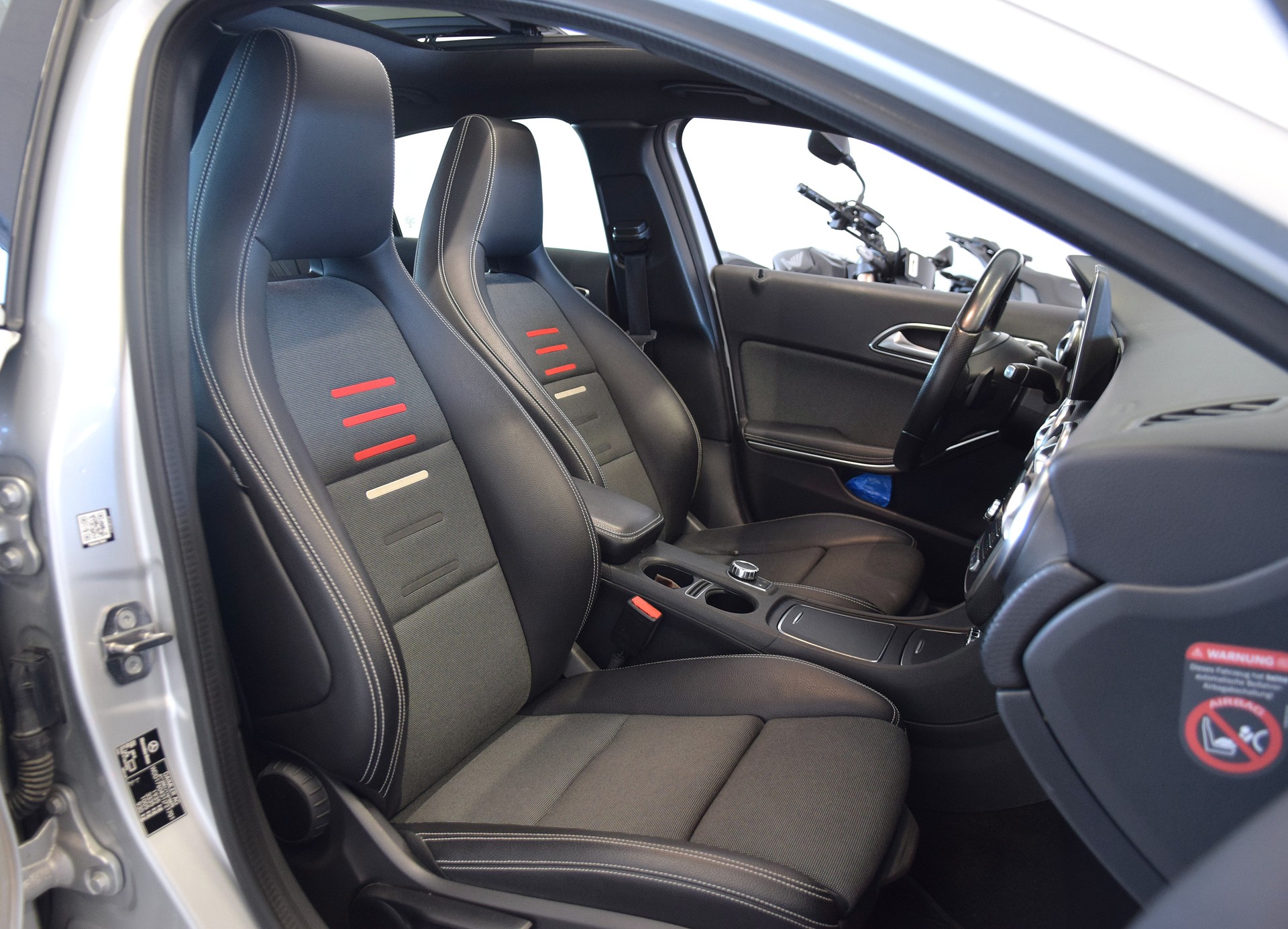 MERCEDES-BENZ A 200 AMG Line 7G-DCT-image-7