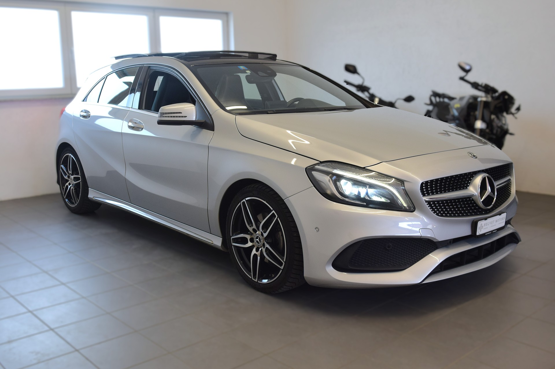 MERCEDES-BENZ A 200 AMG Line 7G-DCT-image-2